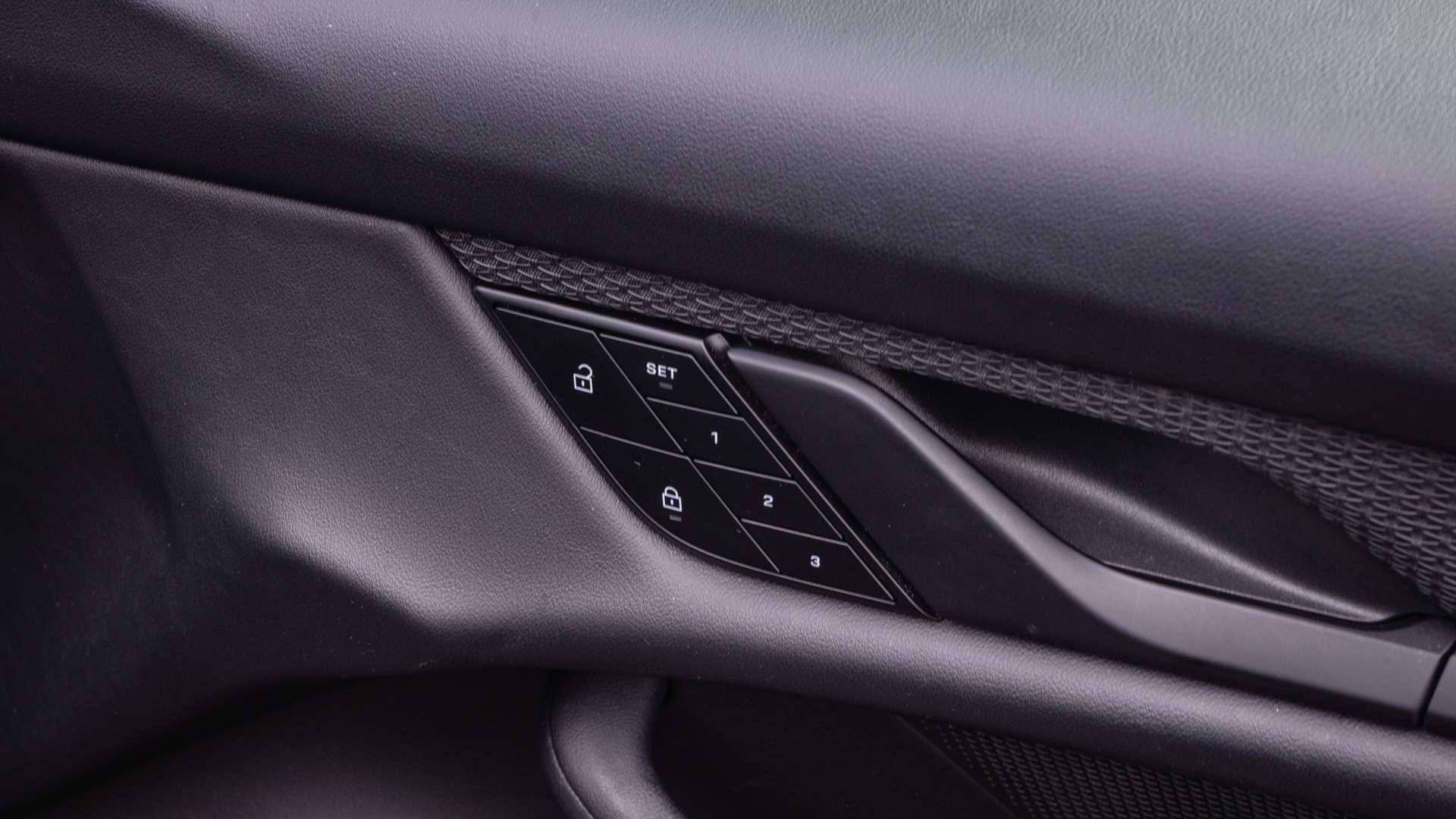 Porsche Taycan view 33