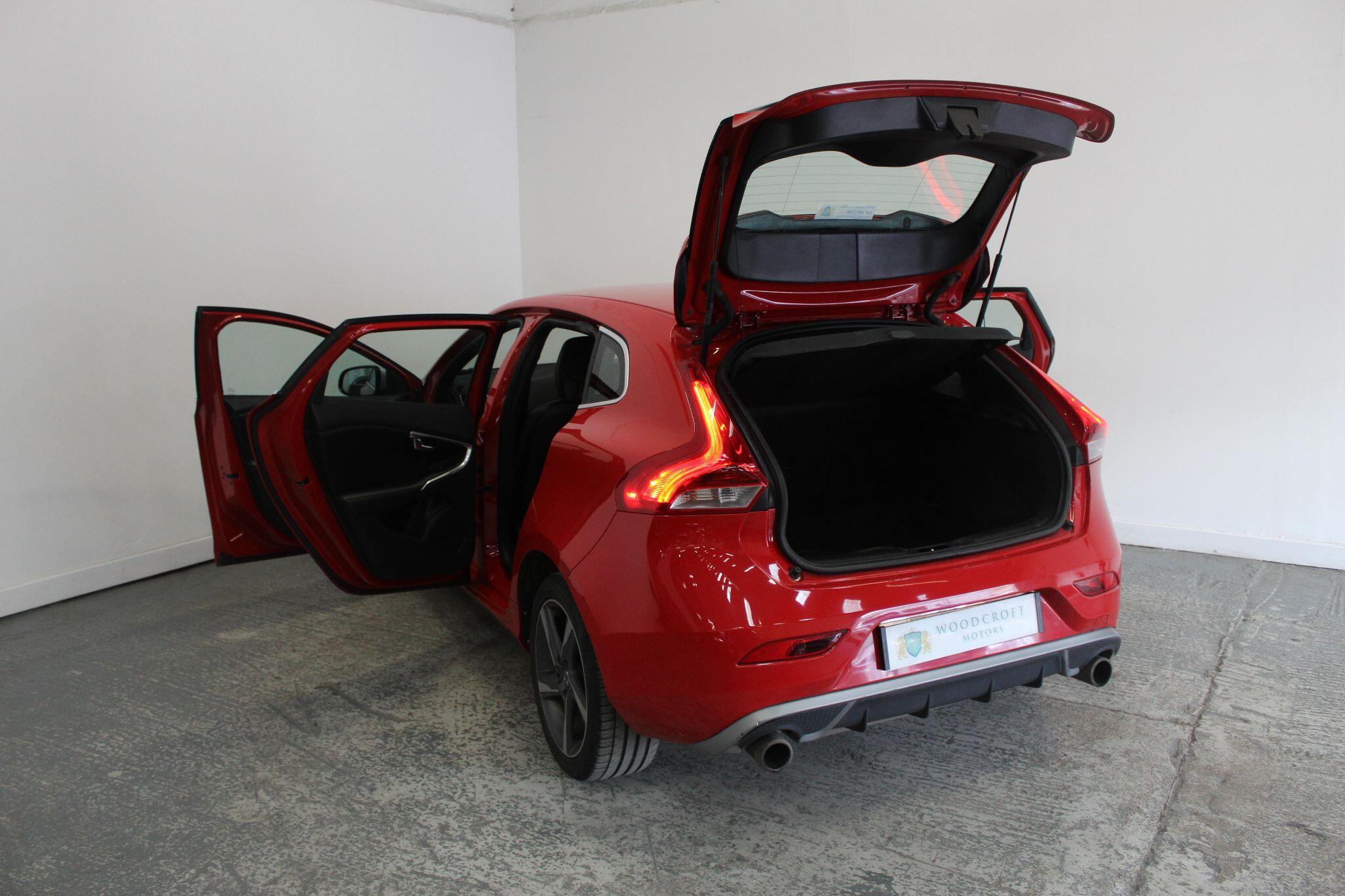 Volvo V40 view 20