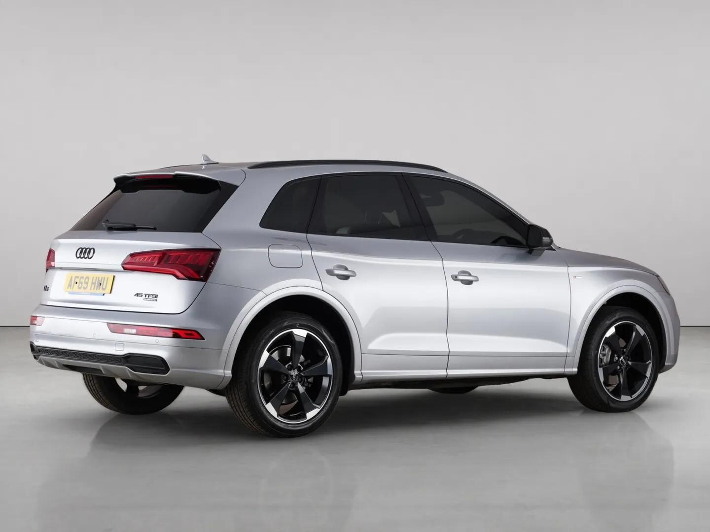 Audi Q5 view 6