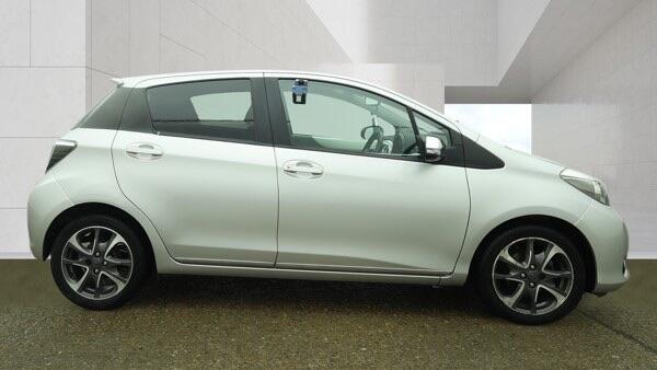 Toyota Yaris view 5