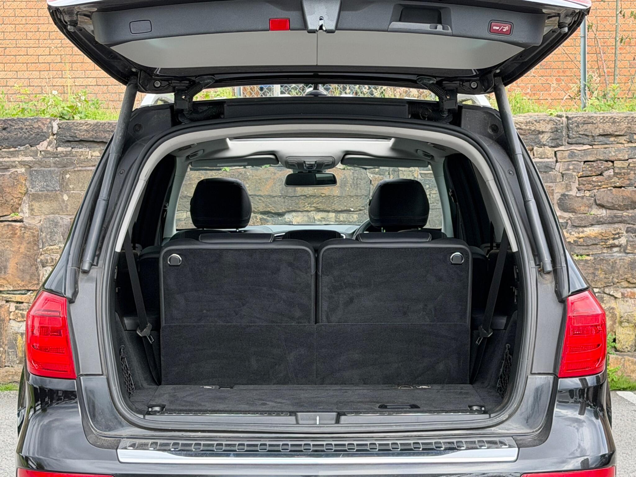 Mercedes-Benz GL view 24