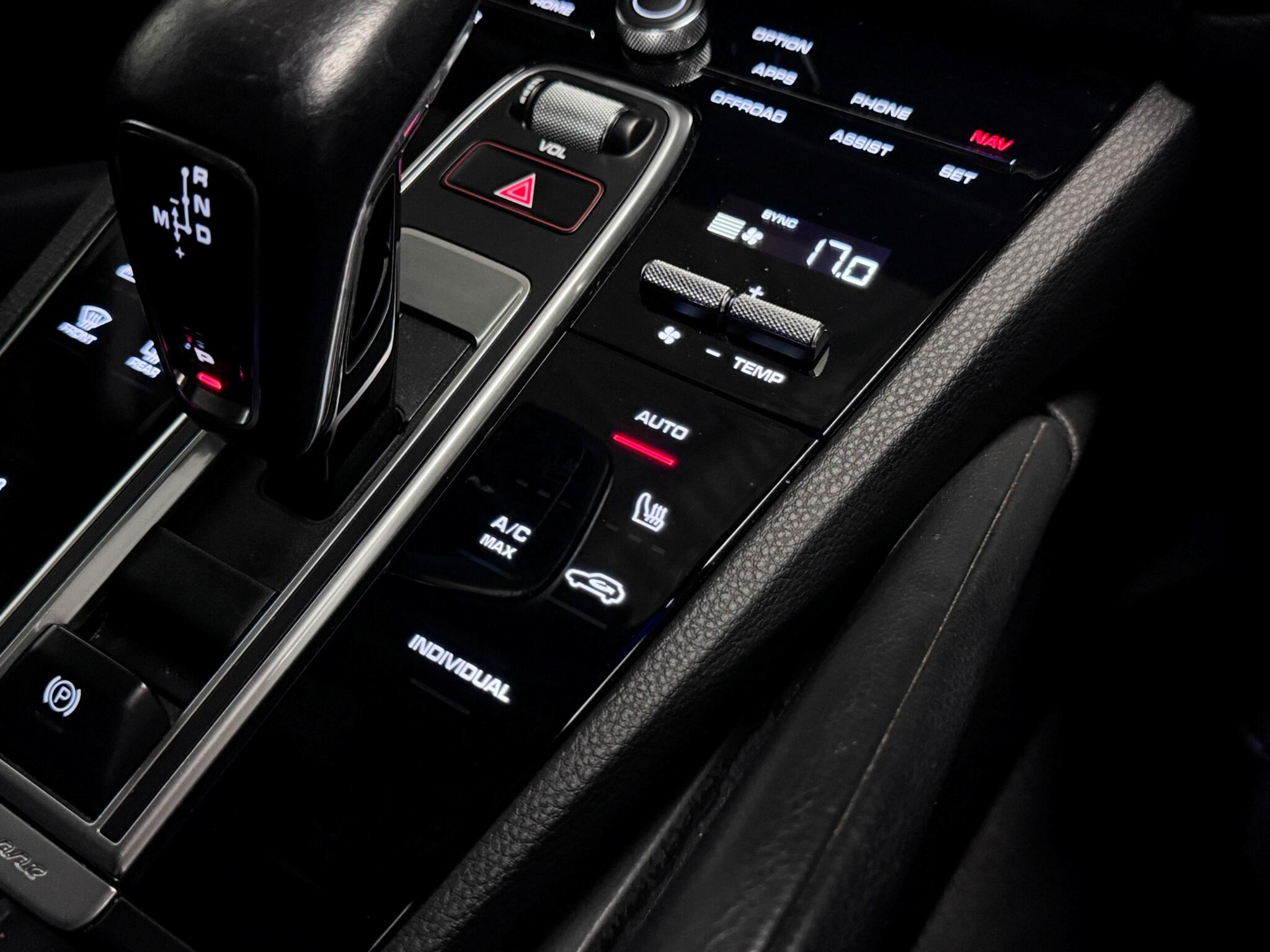 Porsche Cayenne view 50