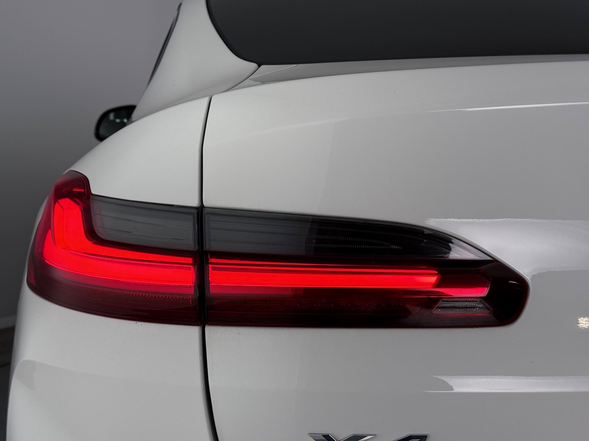 BMW X4 view 11