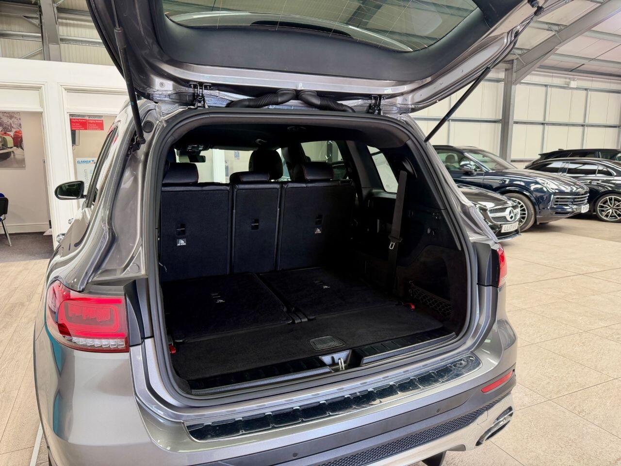 Mercedes-Benz GLB view 32