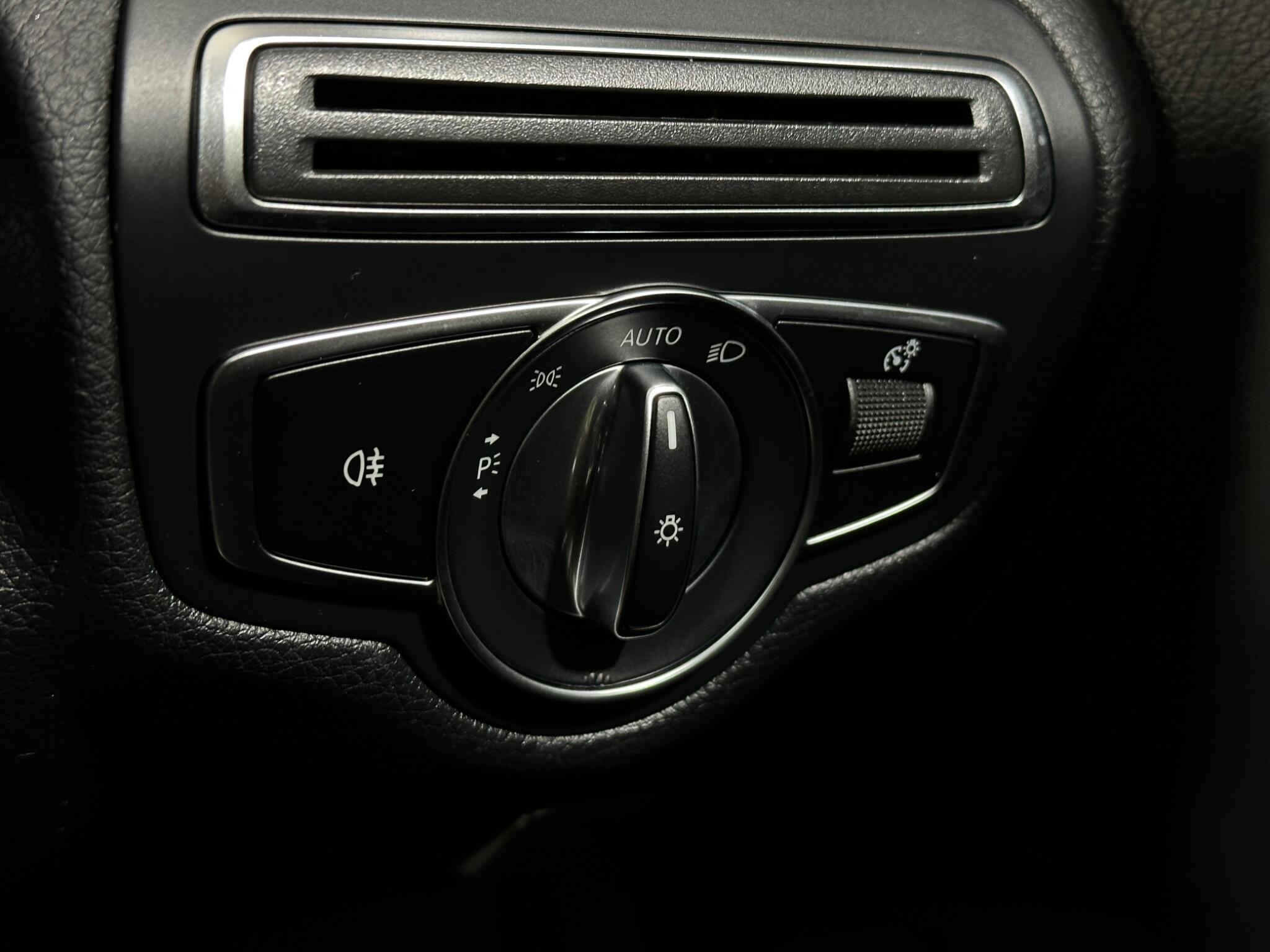 Mercedes-Benz C-Class view 18