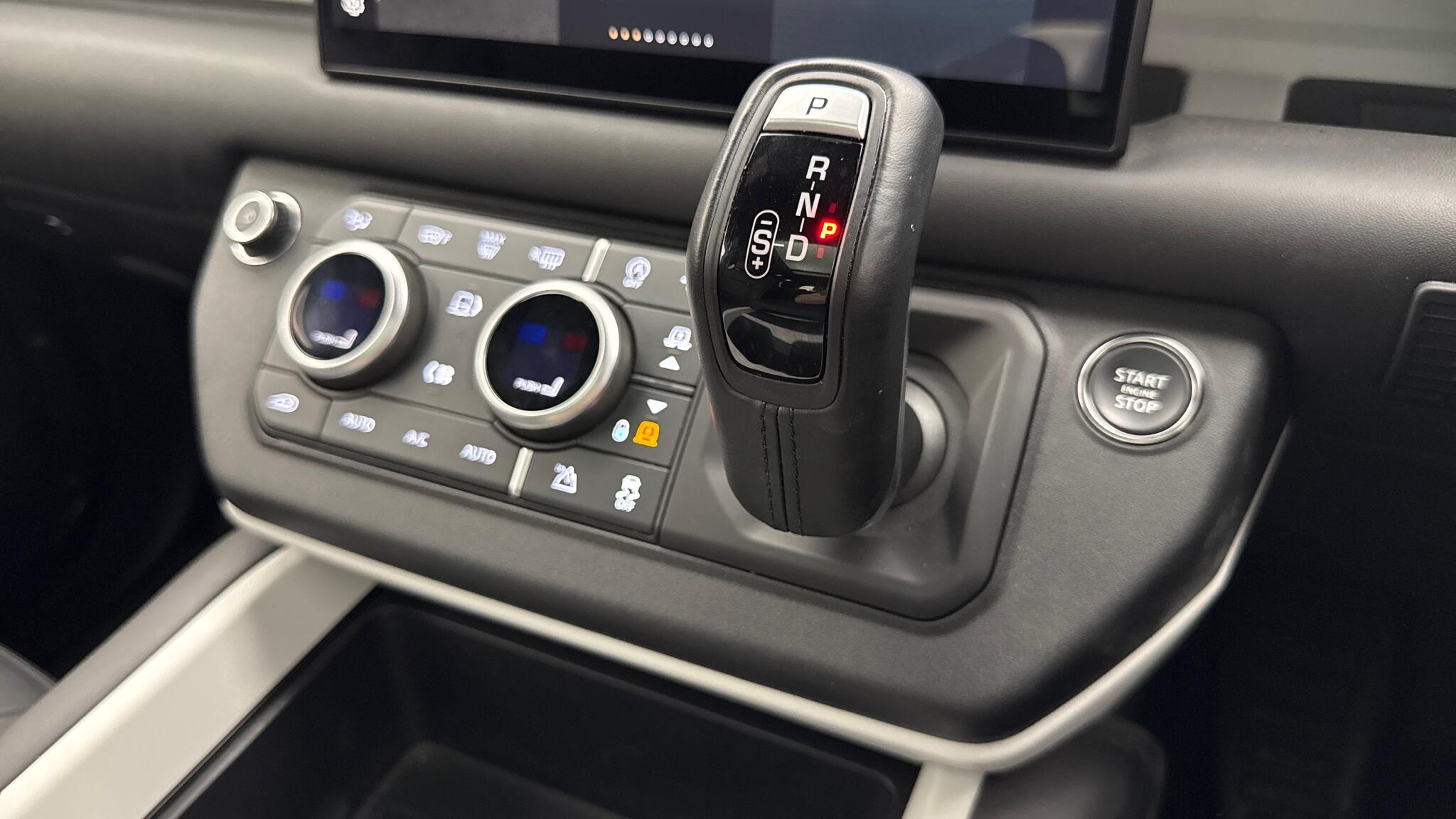 Land Rover Defender view 13