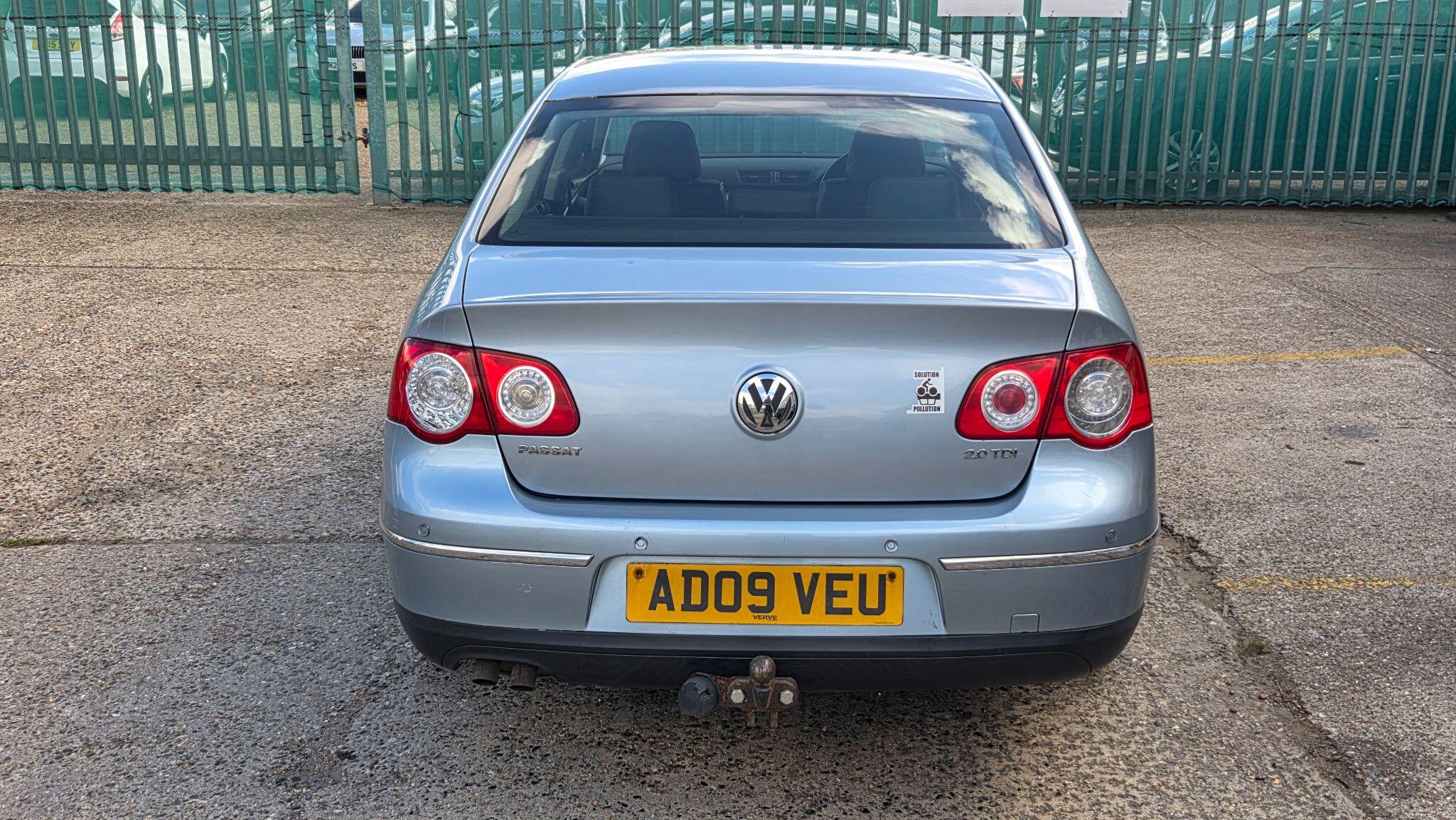 Volkswagen Passat view 7
