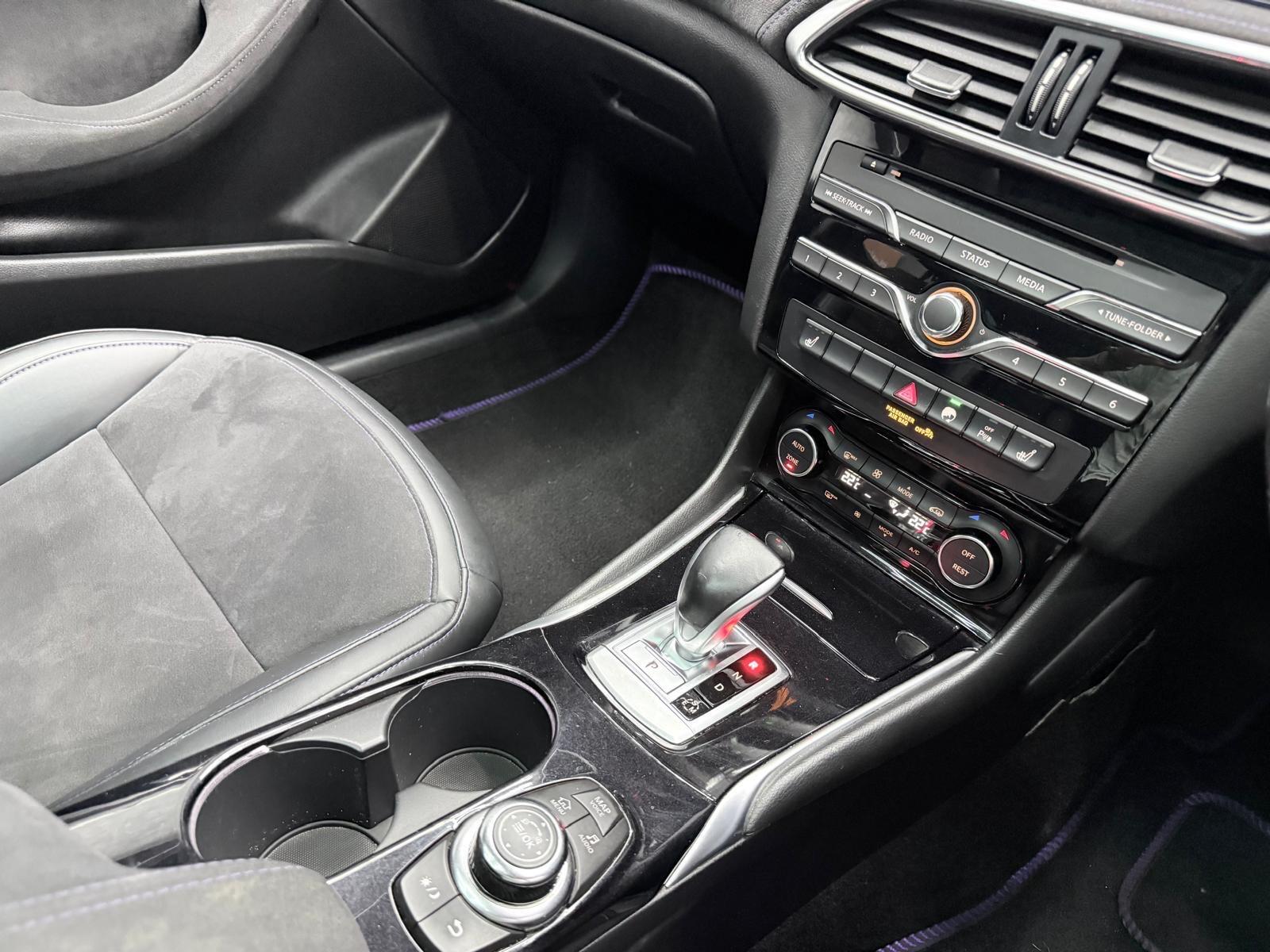 Infiniti Q30 view 11