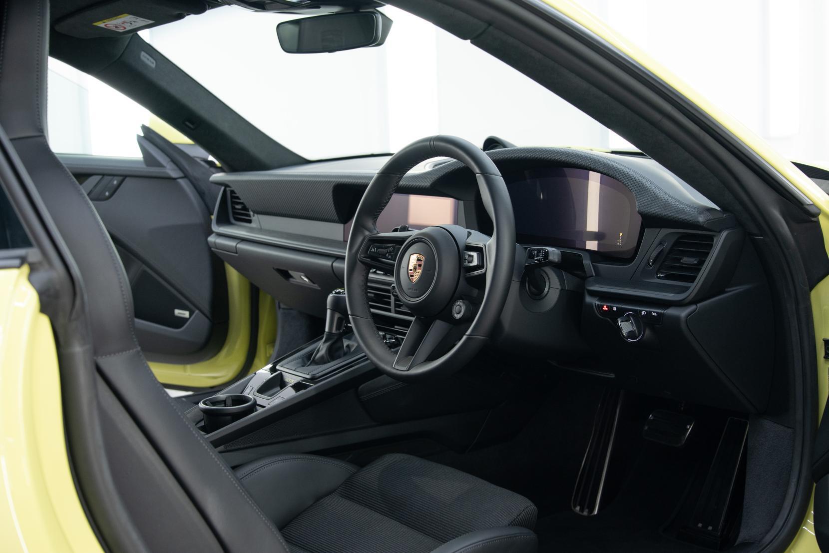 Porsche 911 view 4