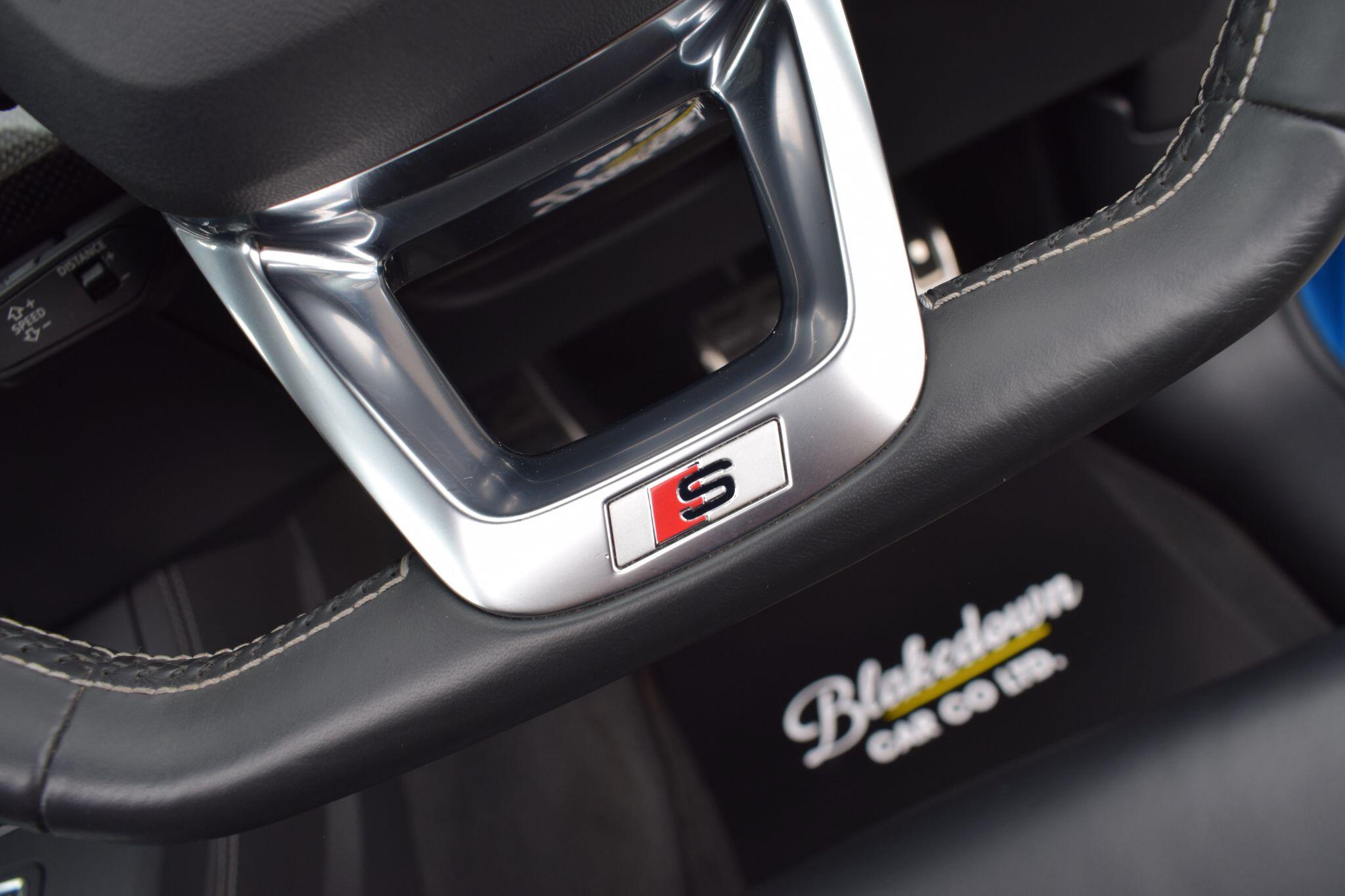 Audi SQ5 view 32