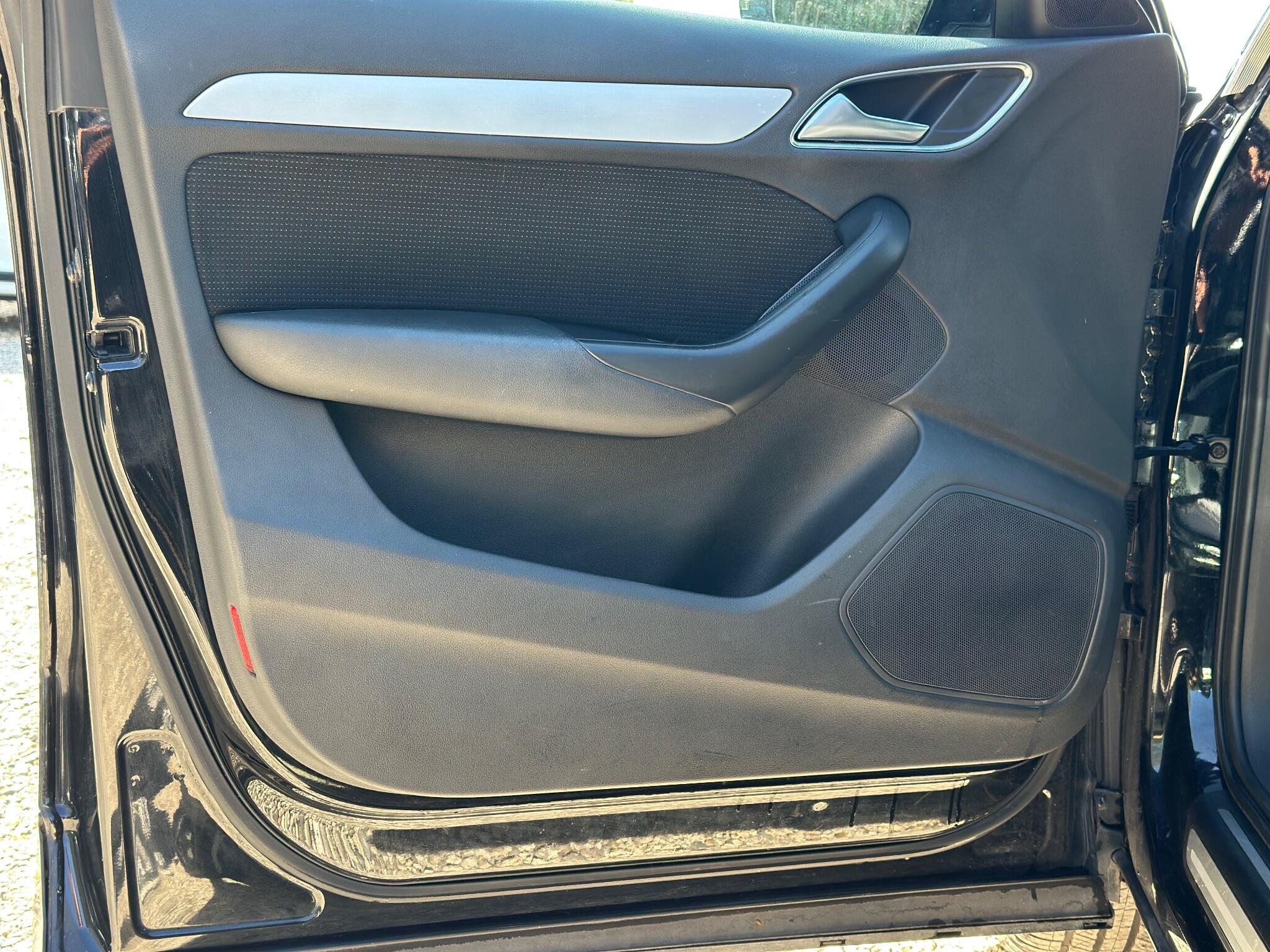 Audi Q3 view 57