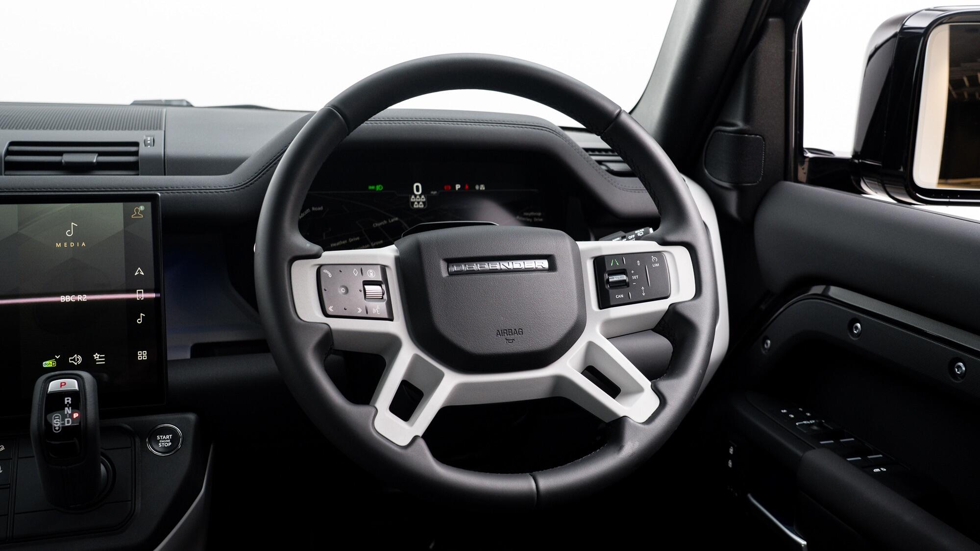 Land Rover Defender 110 view 22
