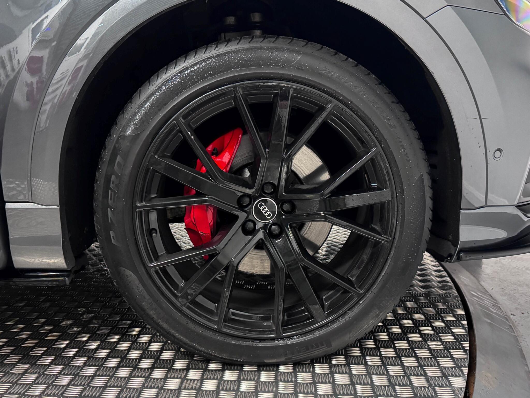 Audi Q8 view 58
