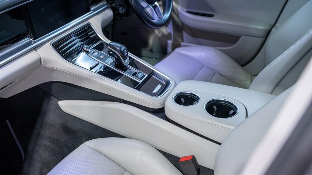 Porsche Panamera view 47