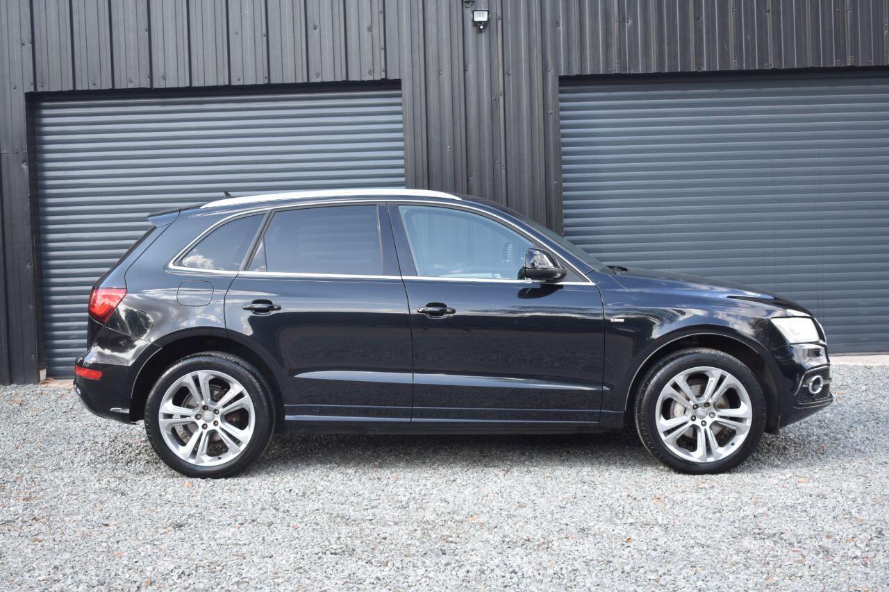 Audi Q5 view 2