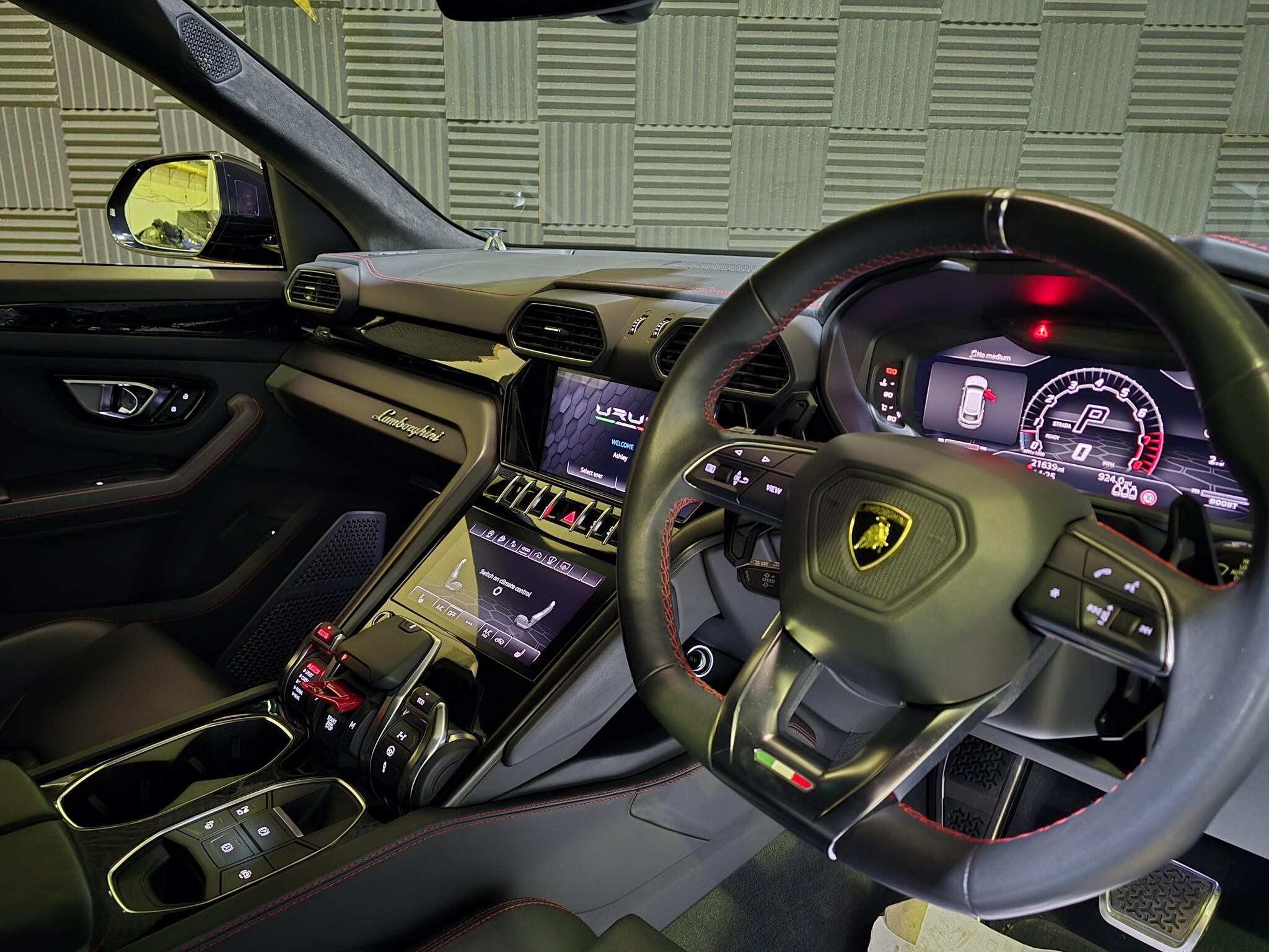Lamborghini Urus view 20