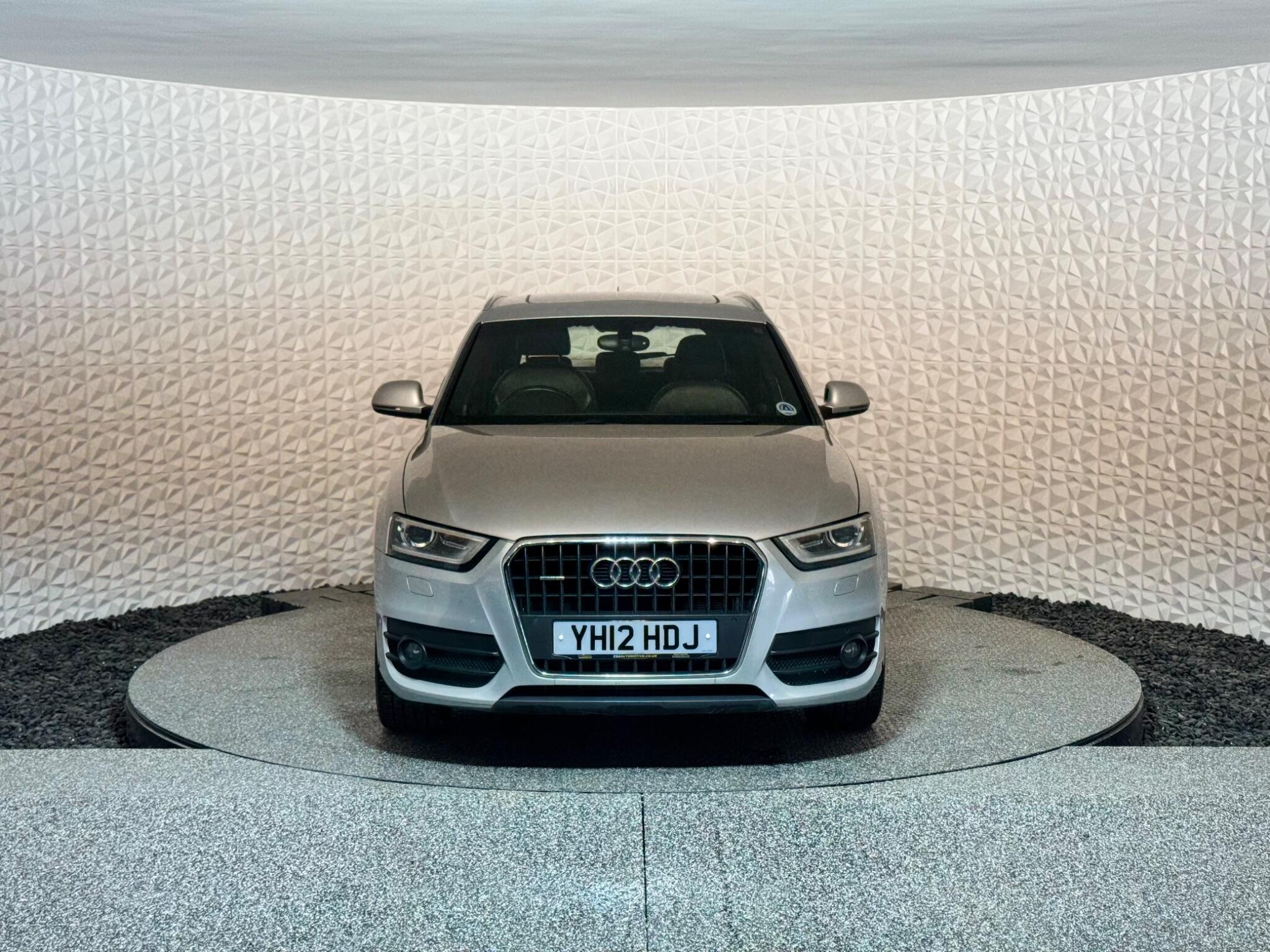 Audi Q3 view 4