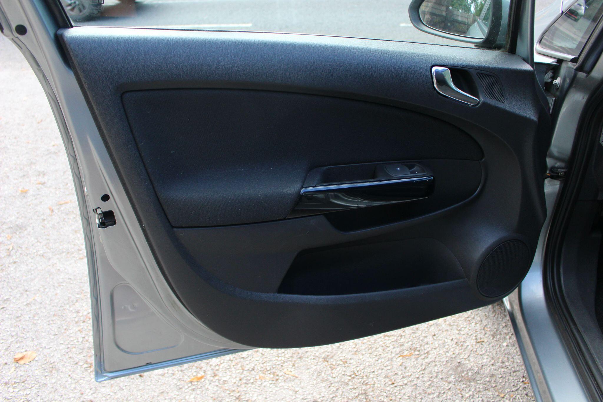 Vauxhall Corsa view 18