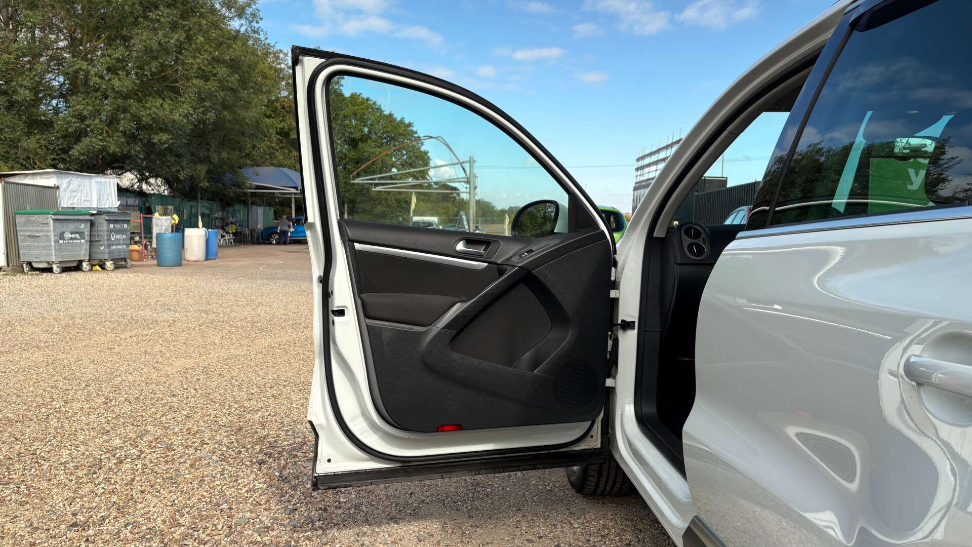 Volkswagen Tiguan view 43