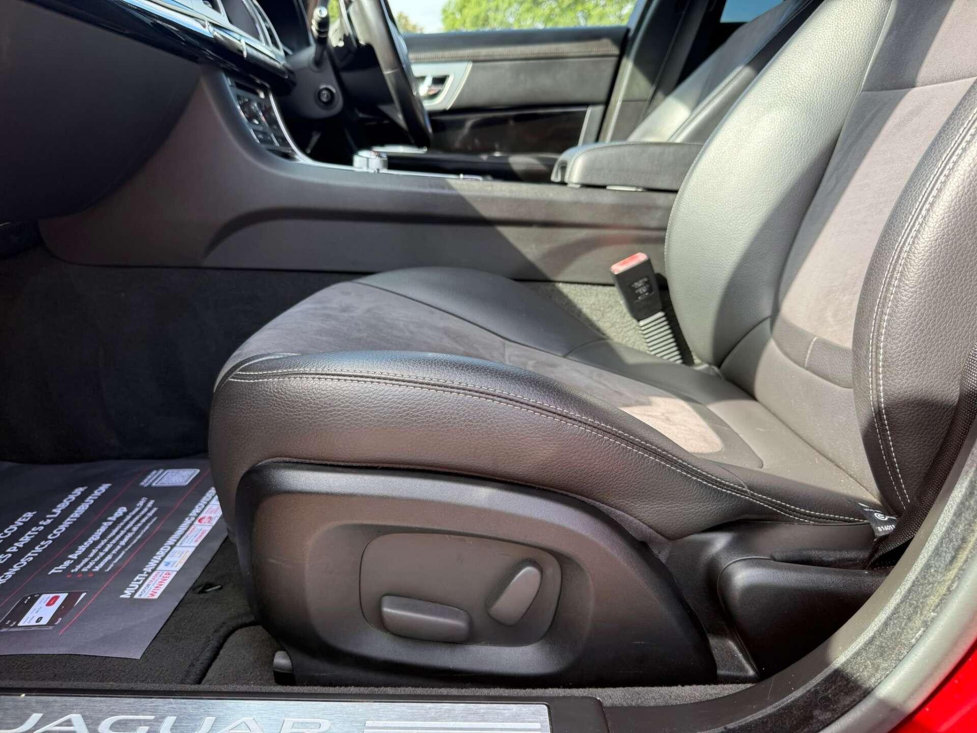 Jaguar XF view 38