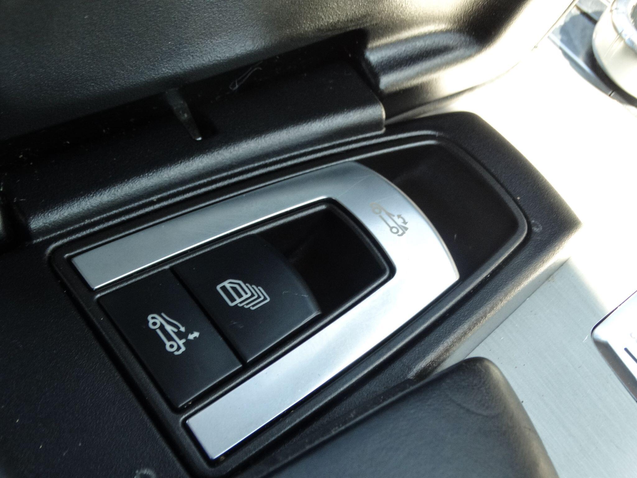 Mercedes-Benz SL view 28