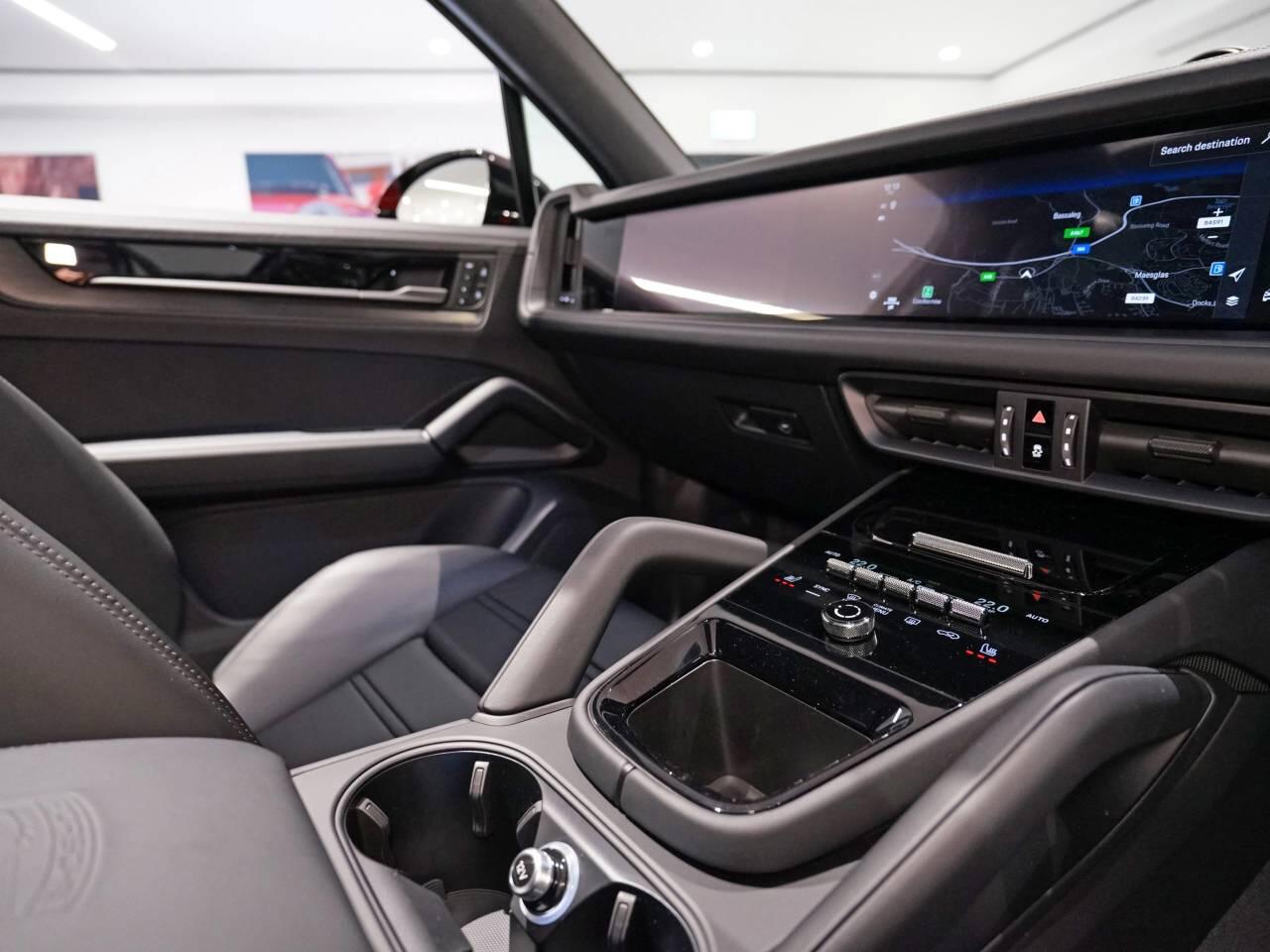 Porsche Cayenne view 44