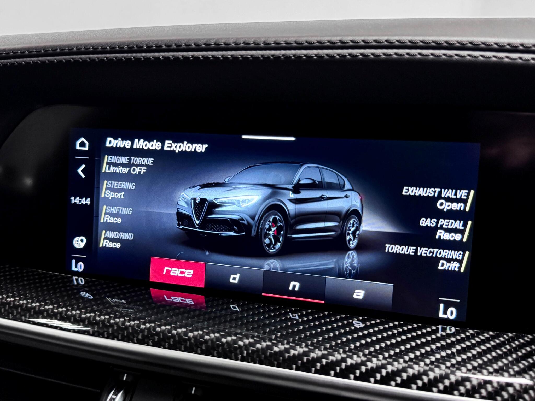 Alfa Romeo Stelvio view 57