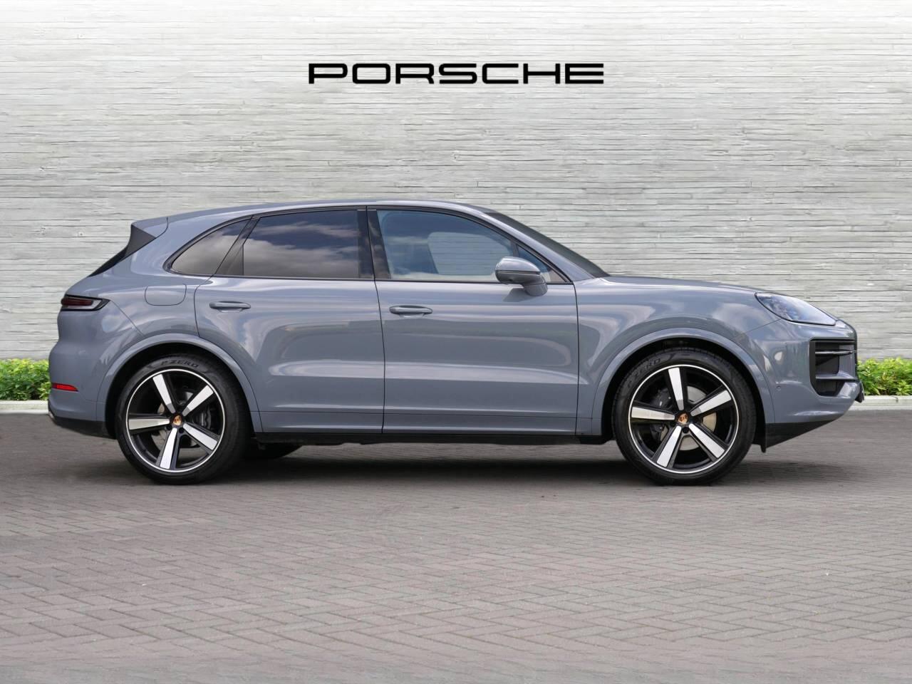 Porsche Cayenne view 3