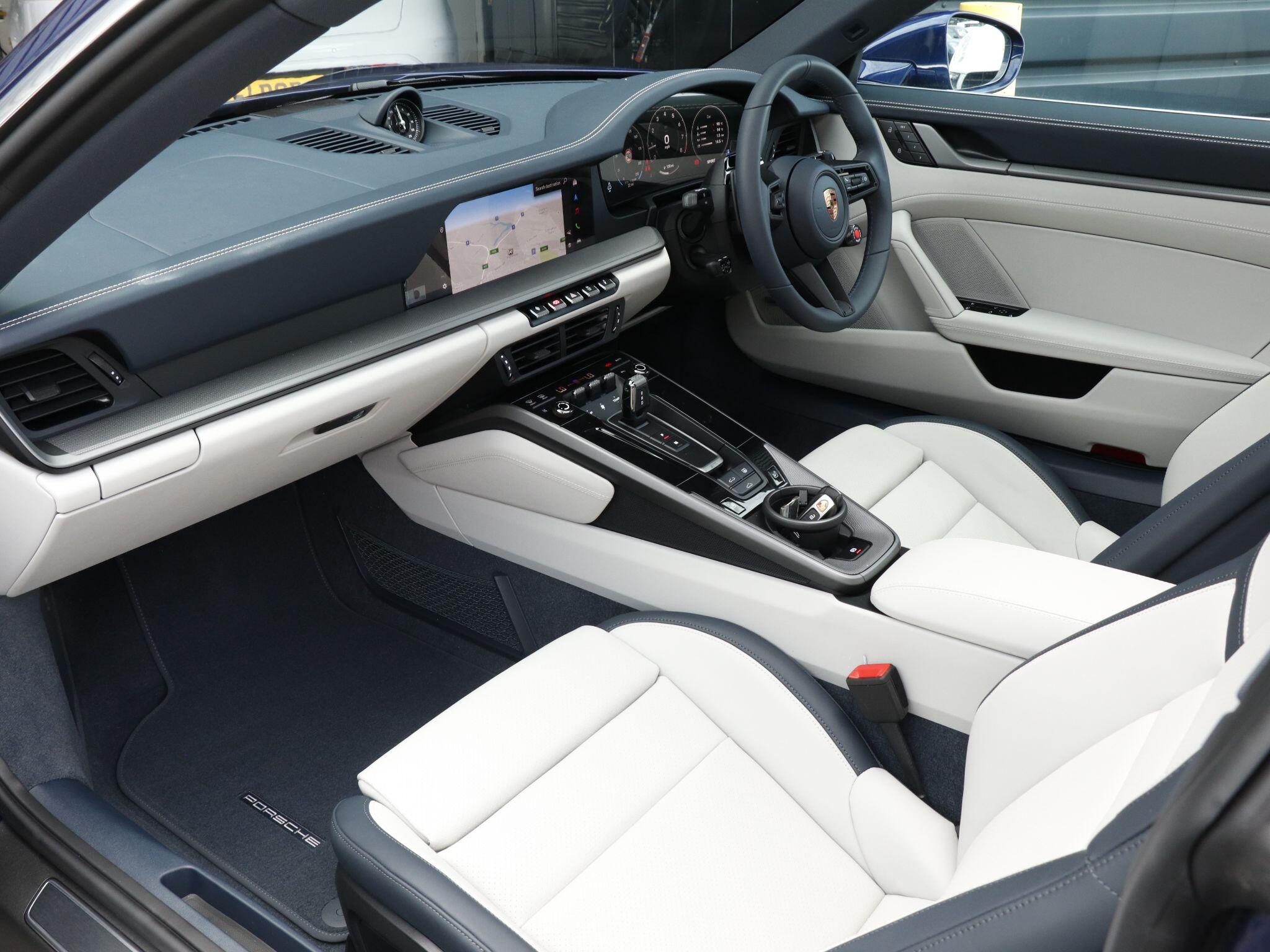 Porsche 911 view 9