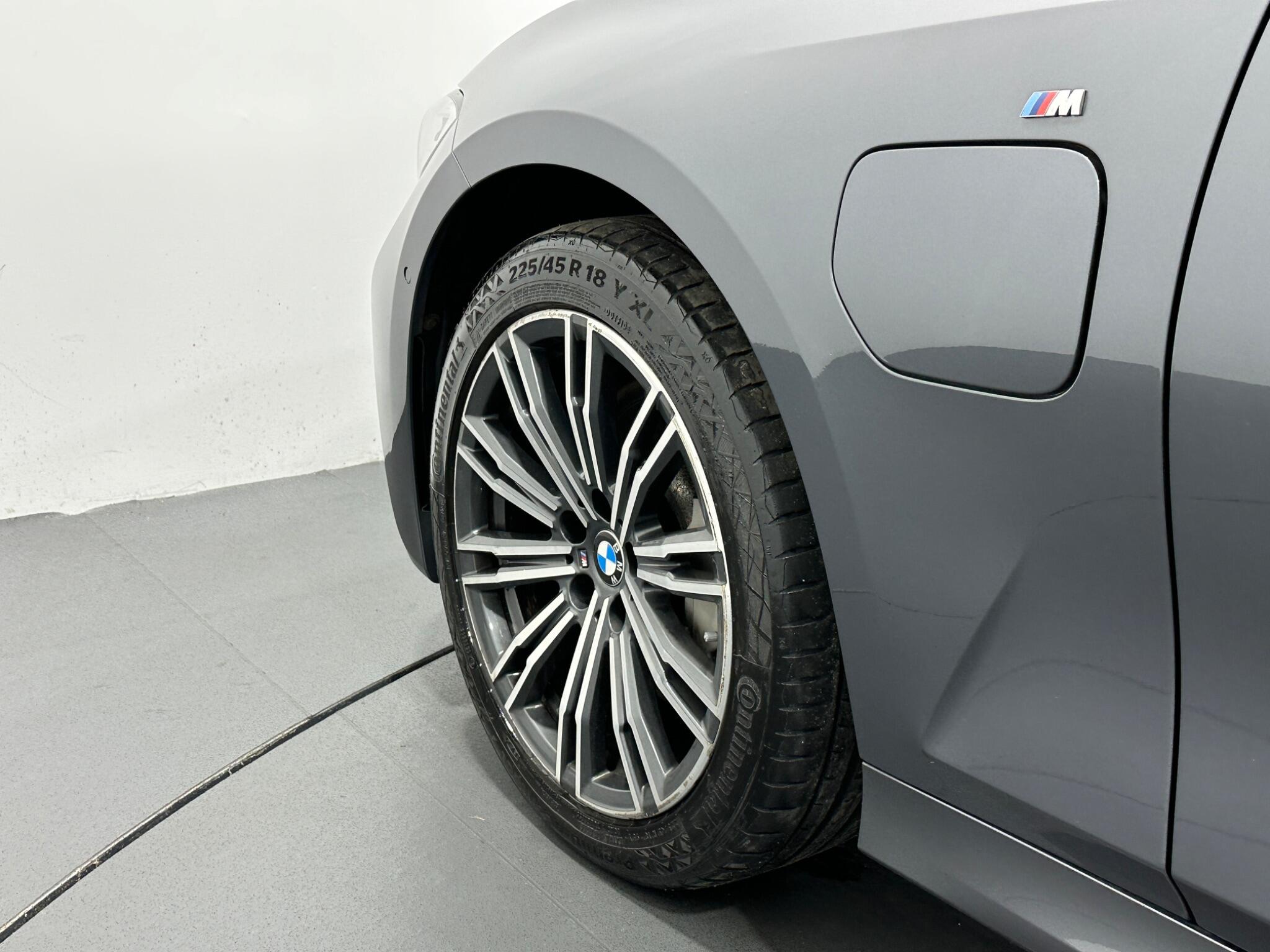 BMW 3 Series view 52