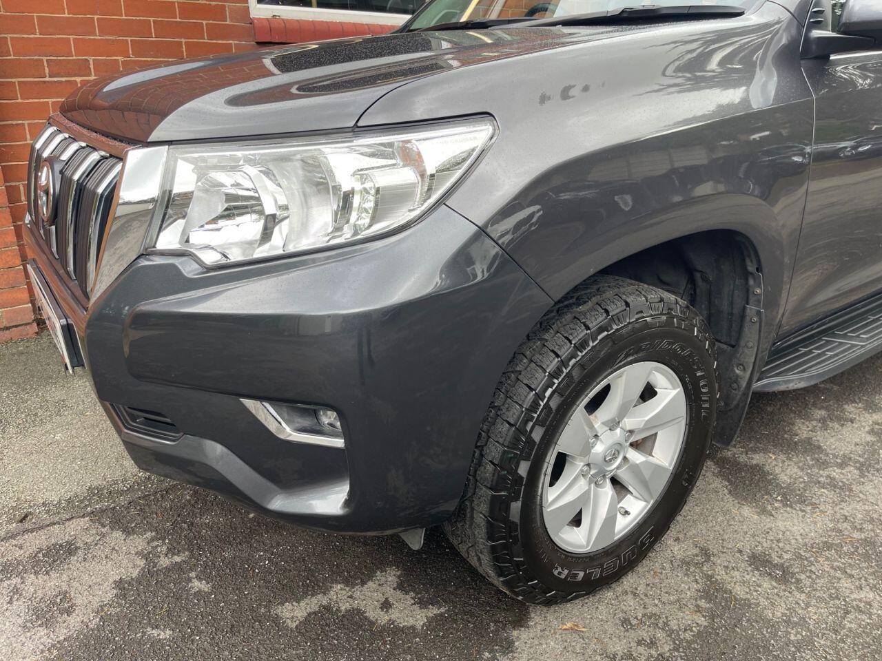 Toyota Land Cruiser view 10