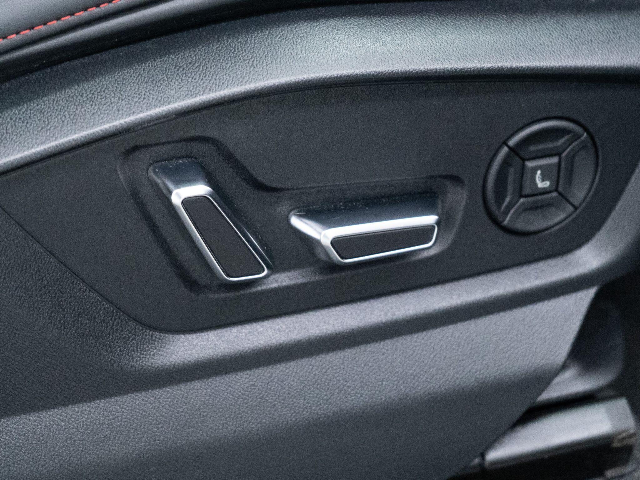 Audi RS Q8 view 18
