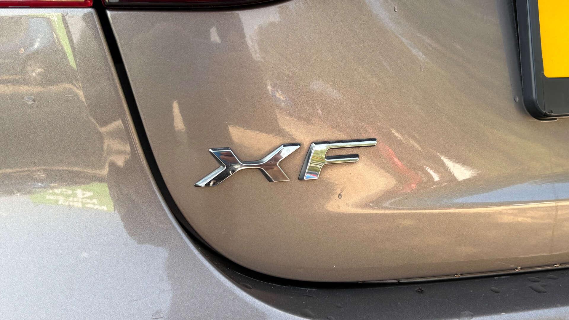 Jaguar XF view 47