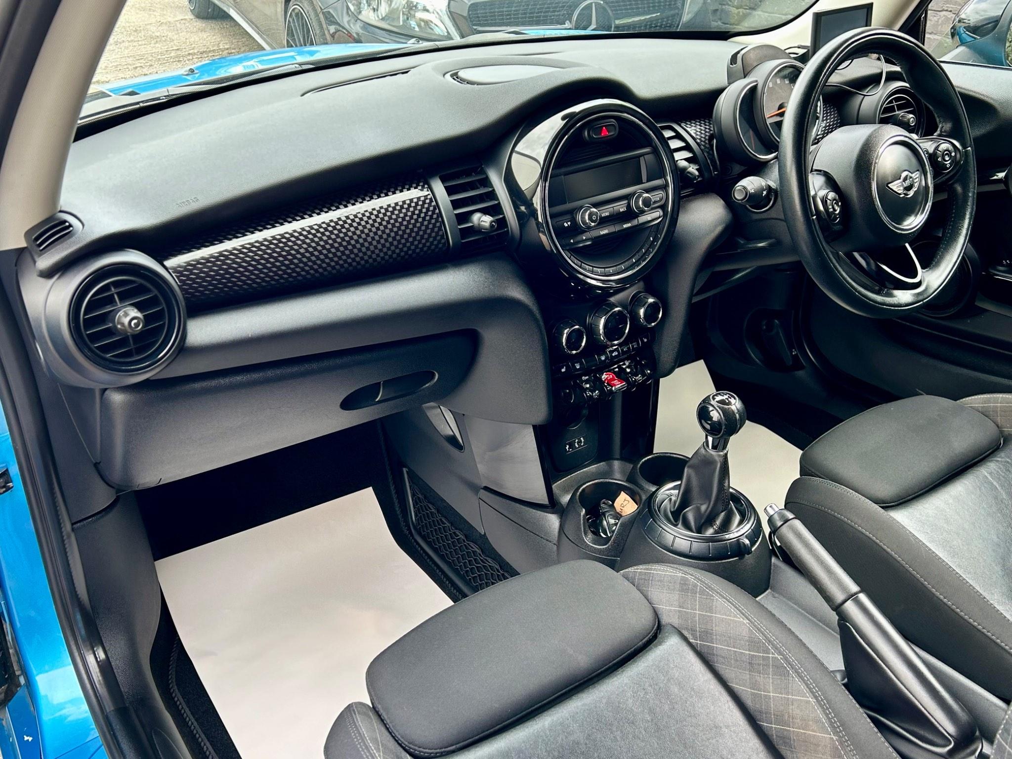 MINI Hatch view 21