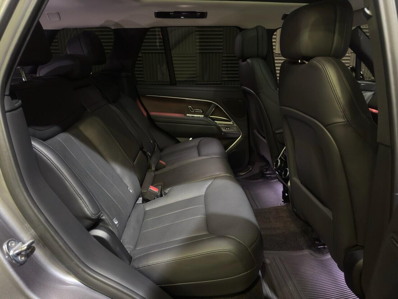 Land Rover Range Rover view 17