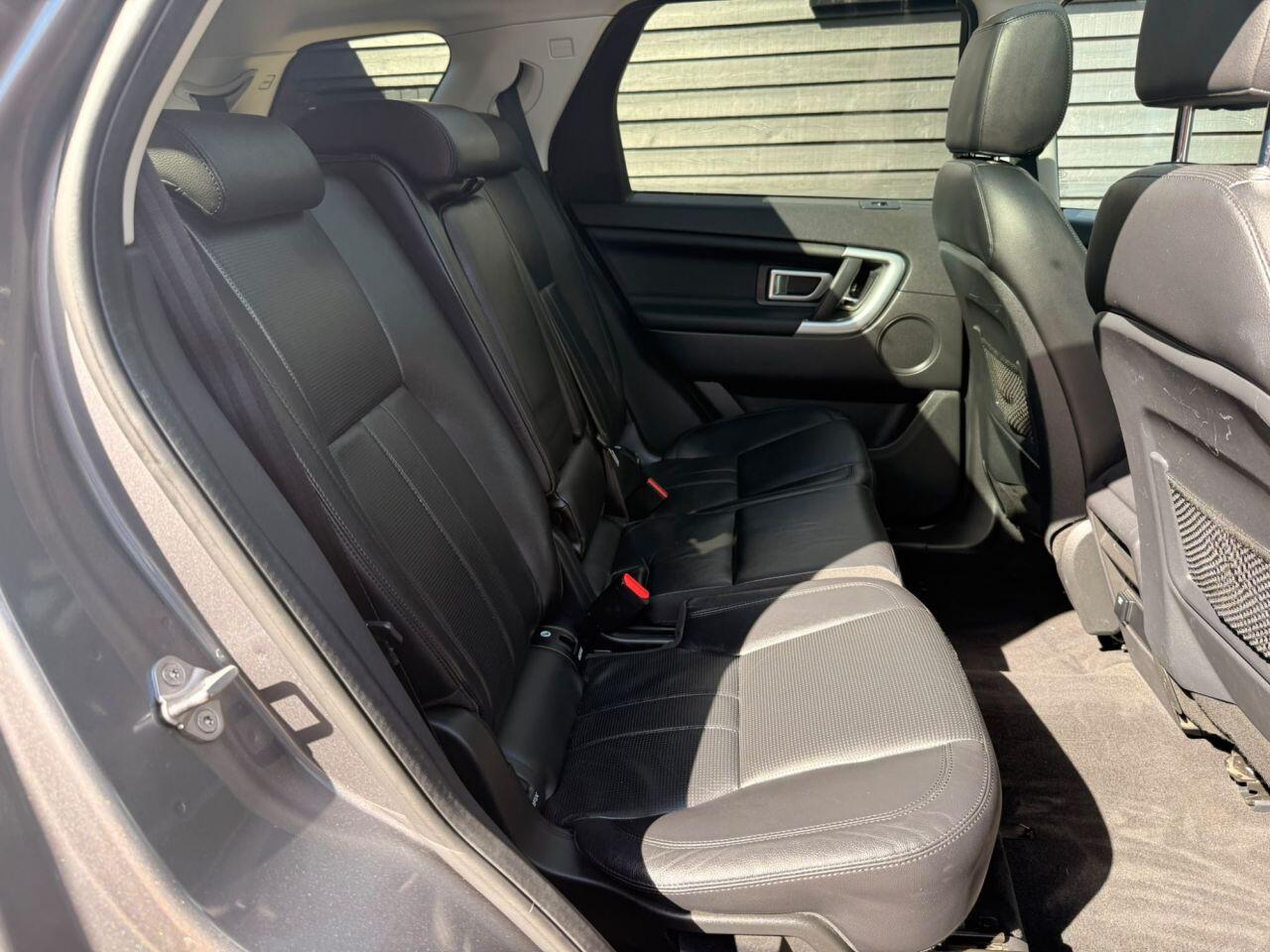 Land Rover Discovery Sport view 15
