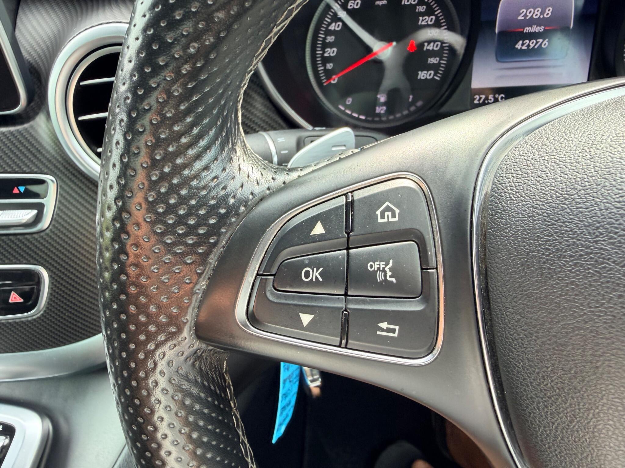 Mercedes-Benz V-Class view 27