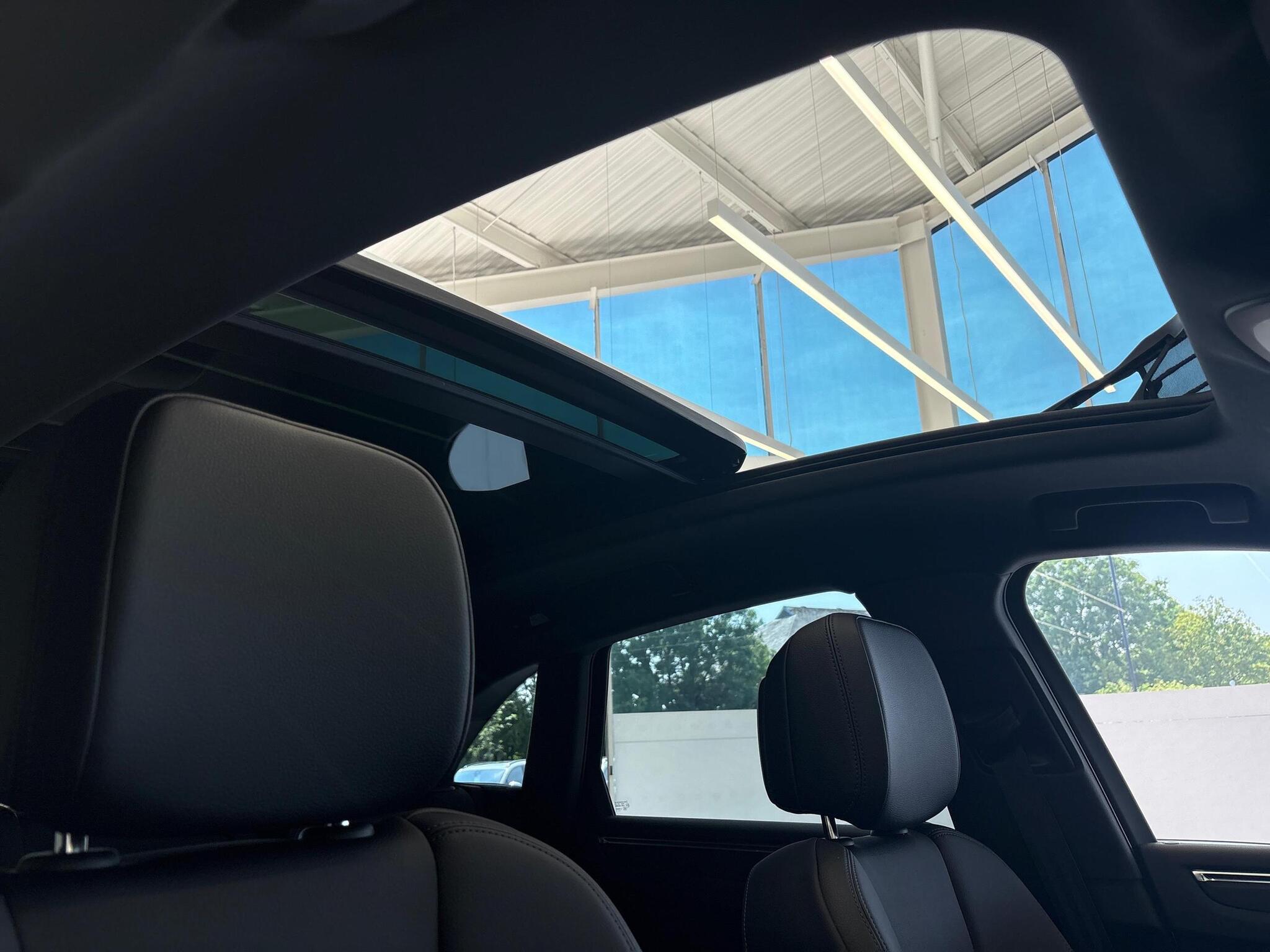 Porsche Macan view 28