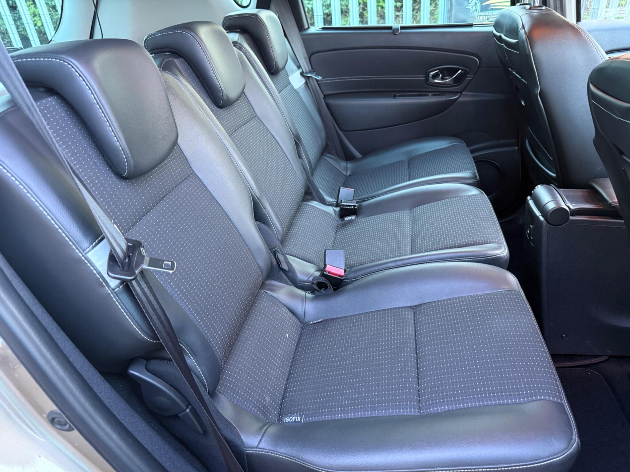 2015 Renault Scenic image 32