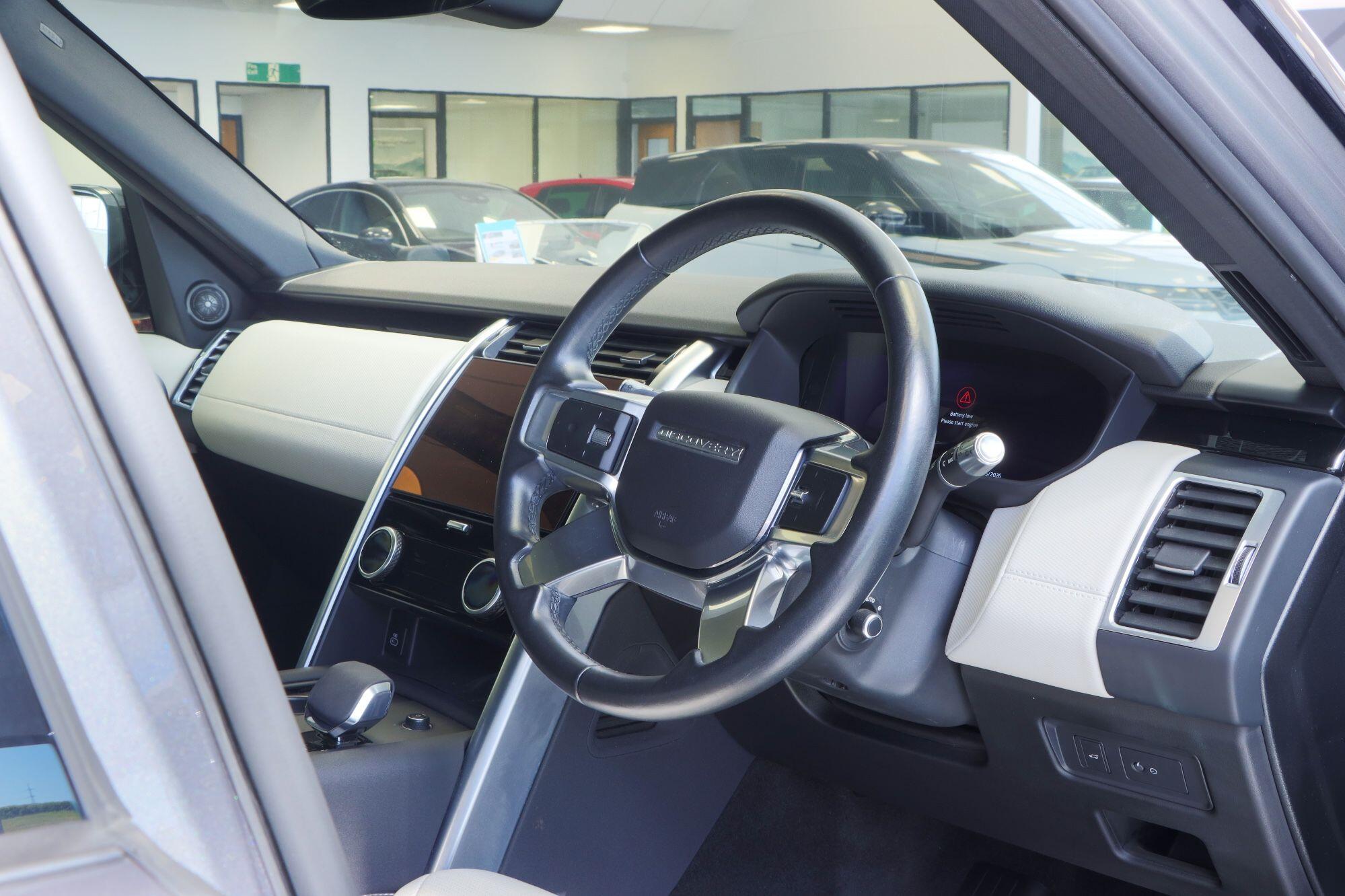 Land Rover Discovery view 21