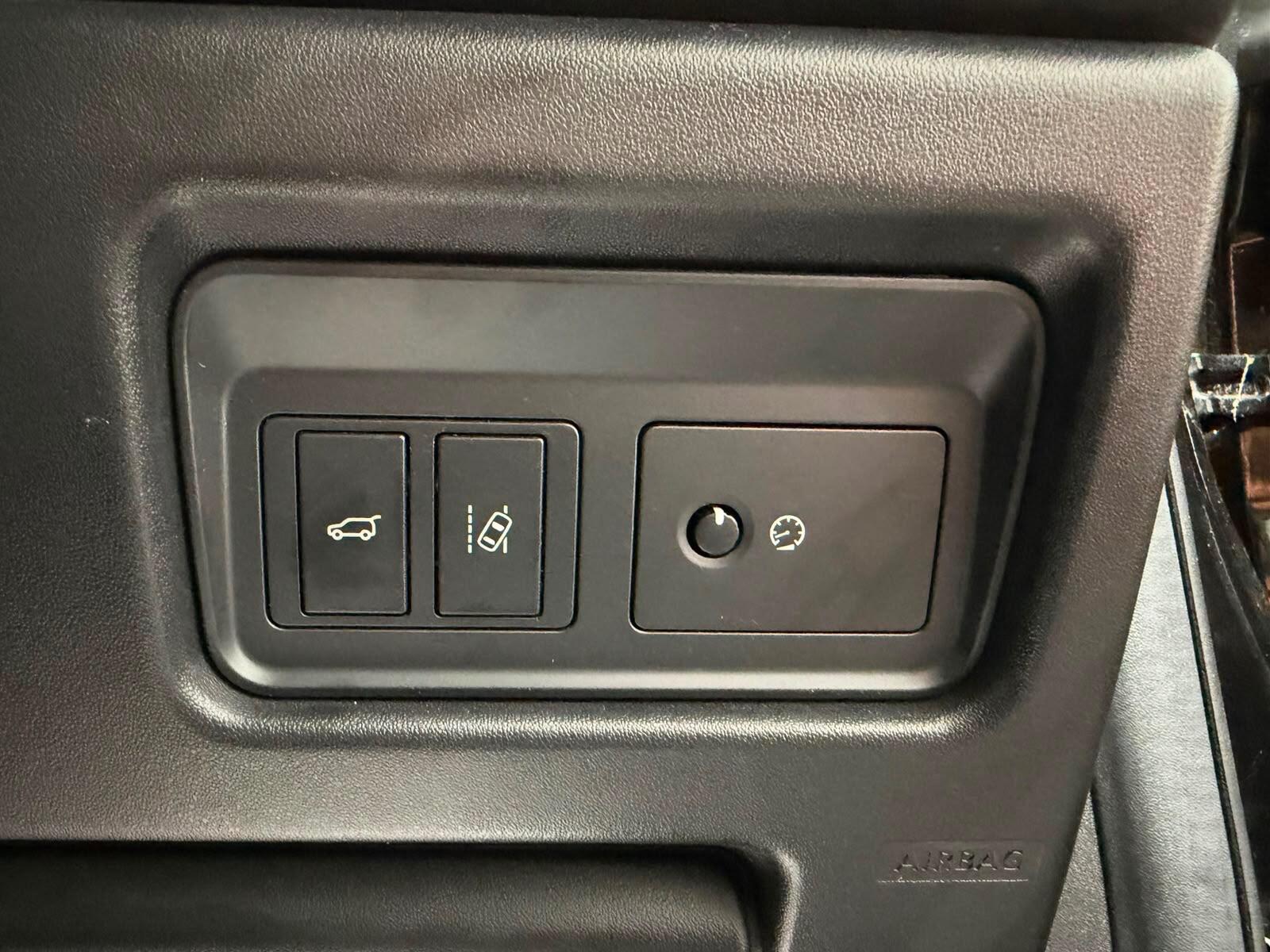 Land Rover Discovery Sport view 20