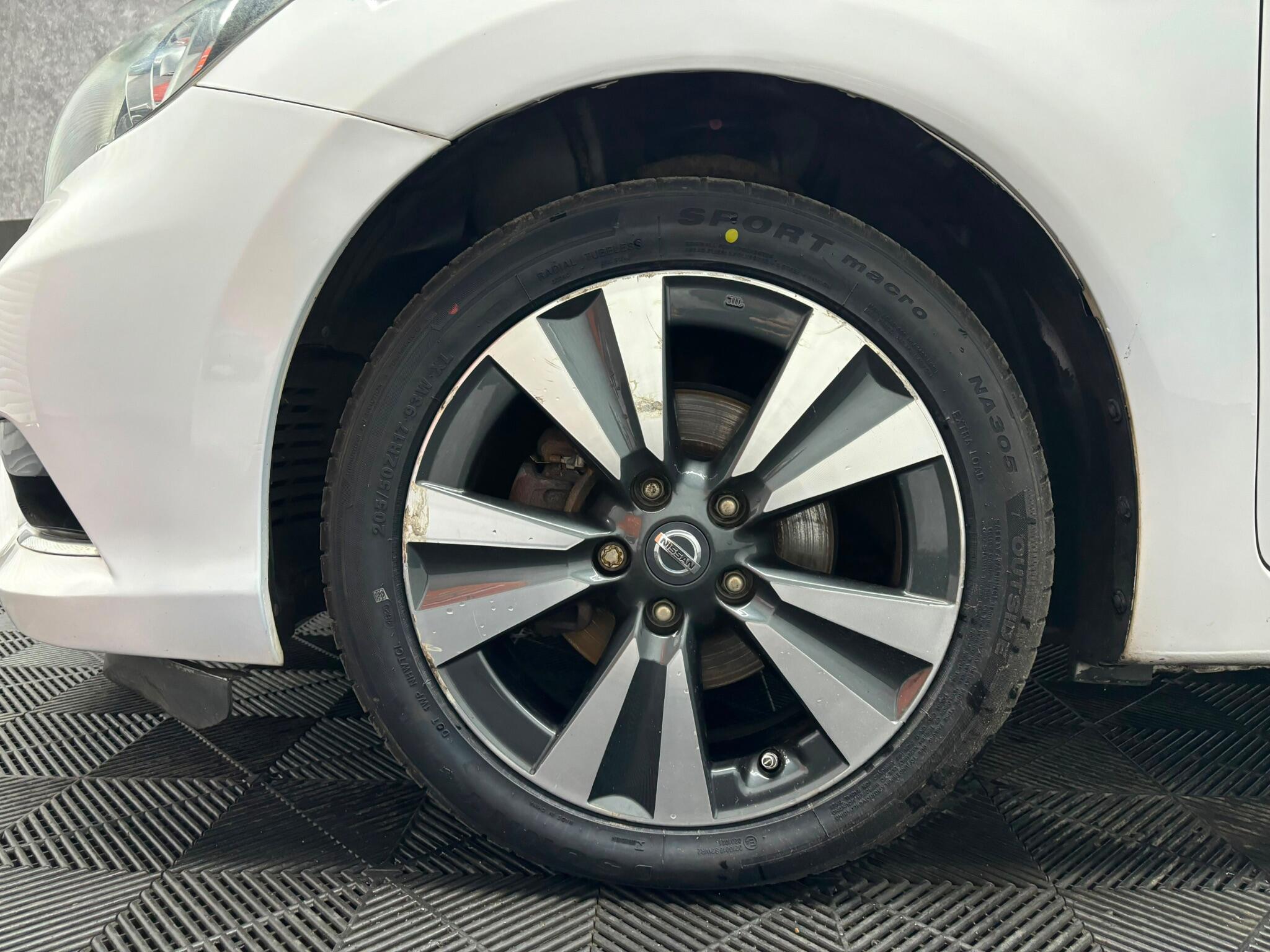 Nissan Pulsar view 24