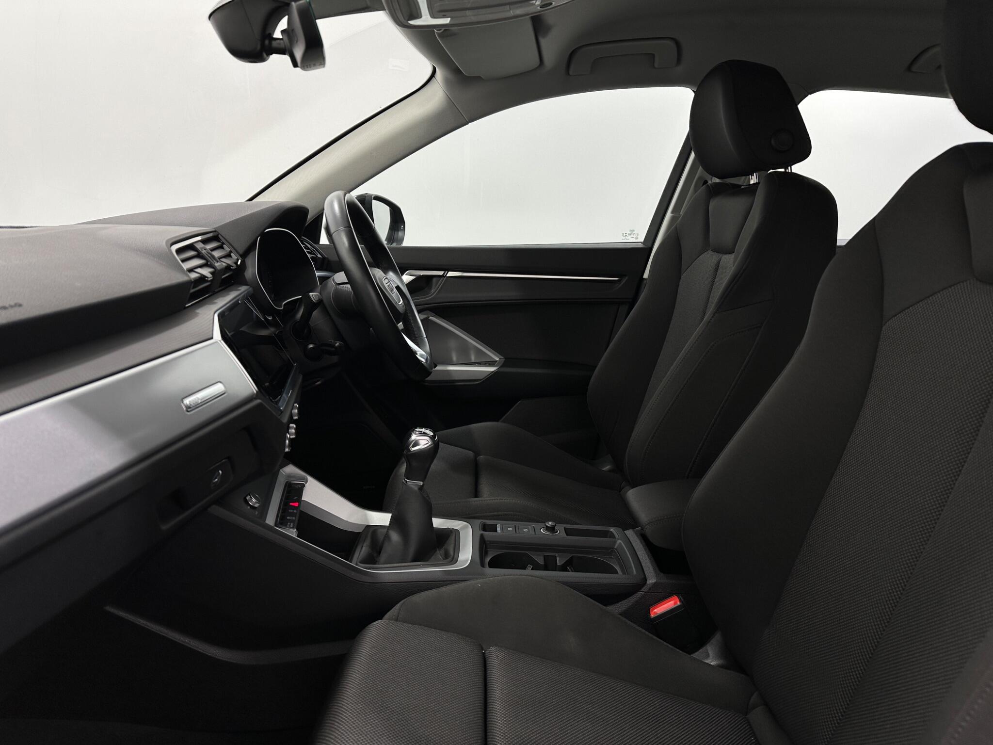 Audi Q3 view 35