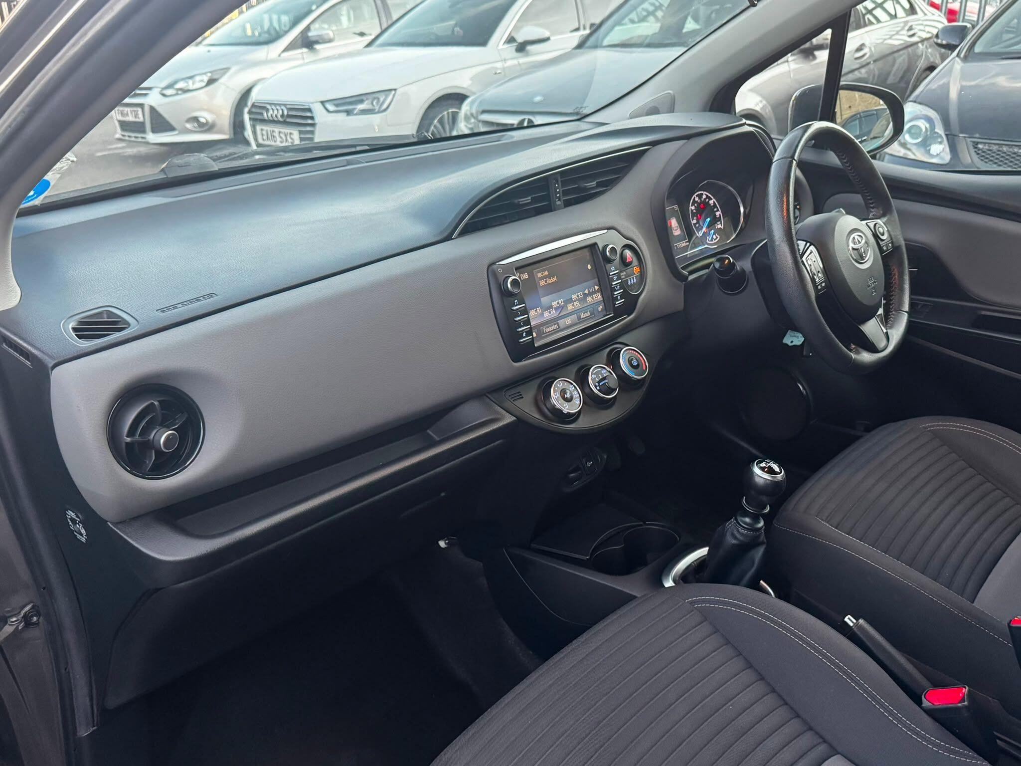 Toyota Yaris view 10