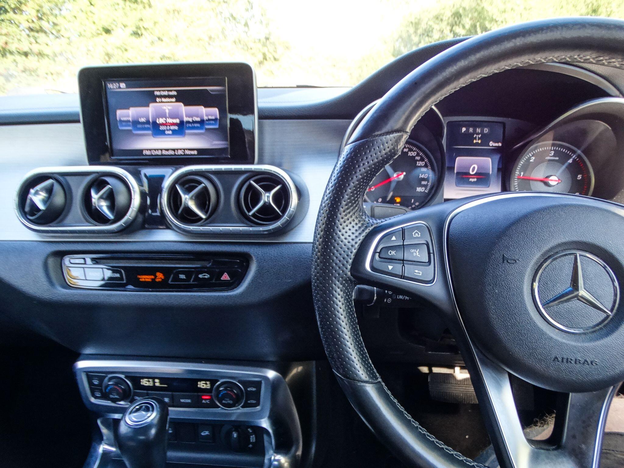 Mercedes-Benz X Class view 8