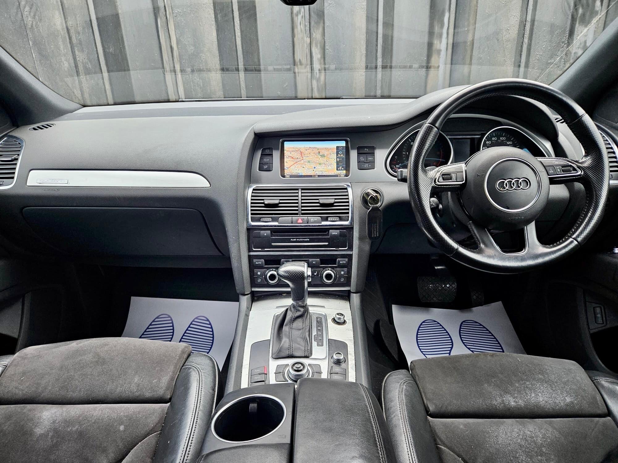 Audi Q7 view 14
