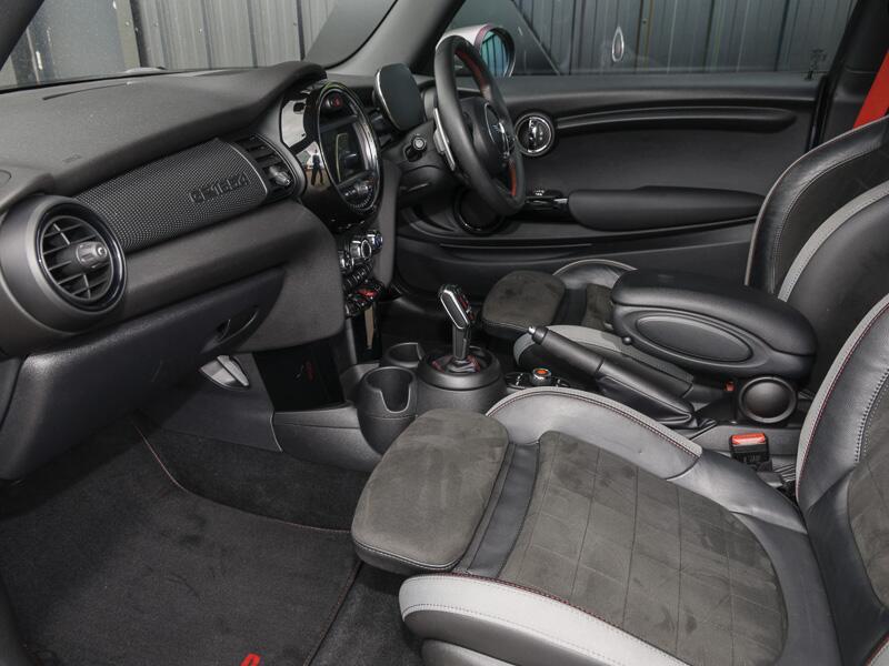 Mini Hatch view 5