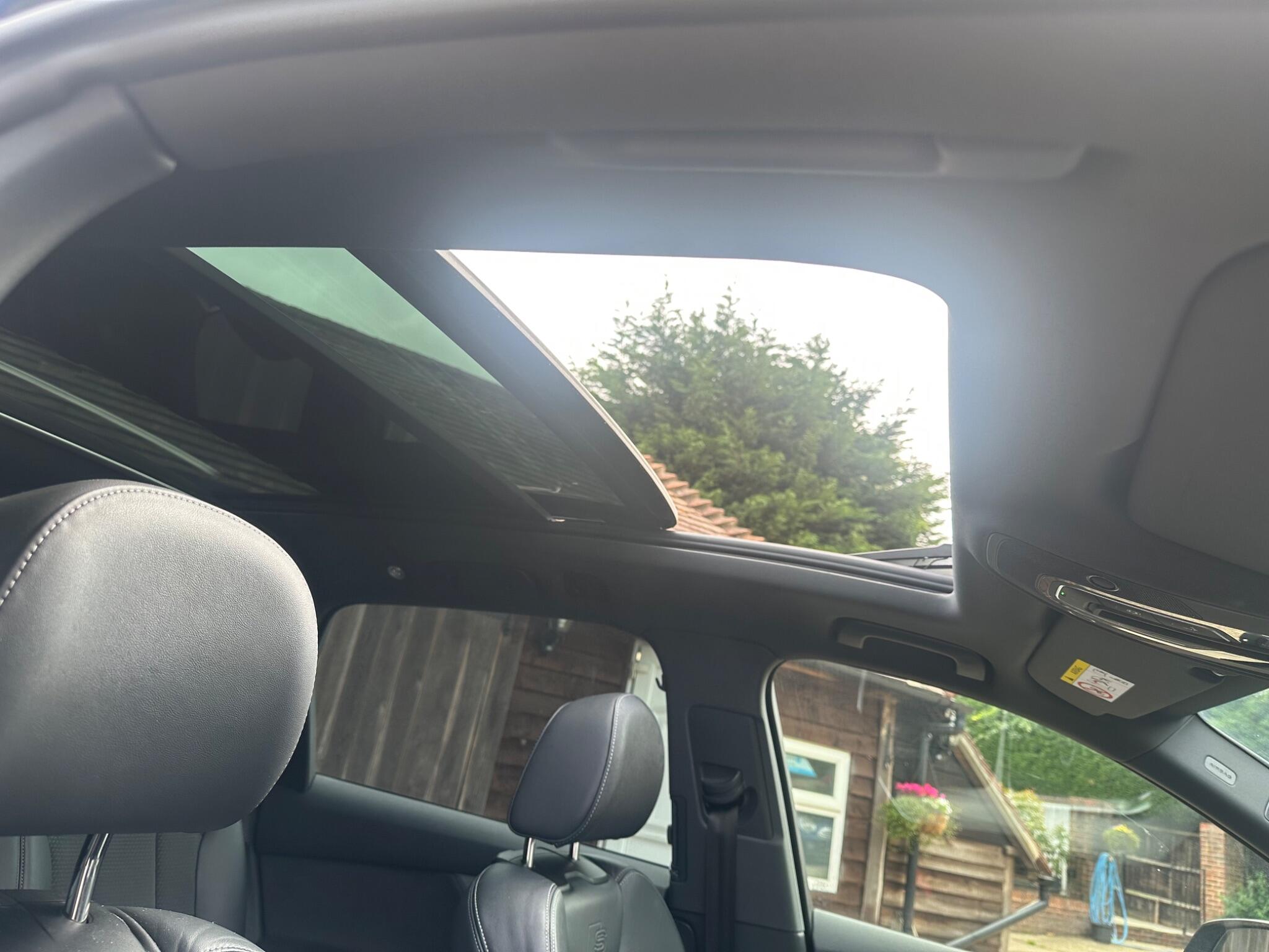Audi Q7 view 2