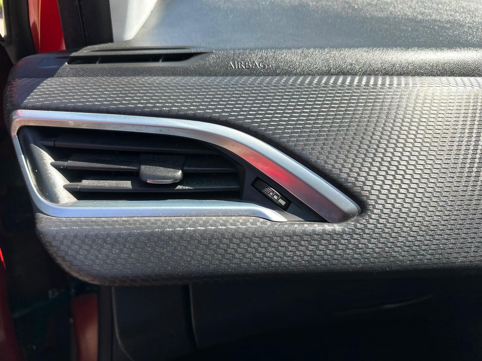 Peugeot 208 view 27