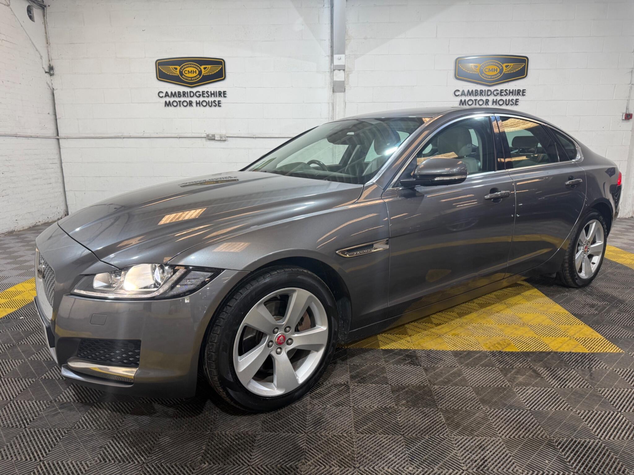 Jaguar XF view 7